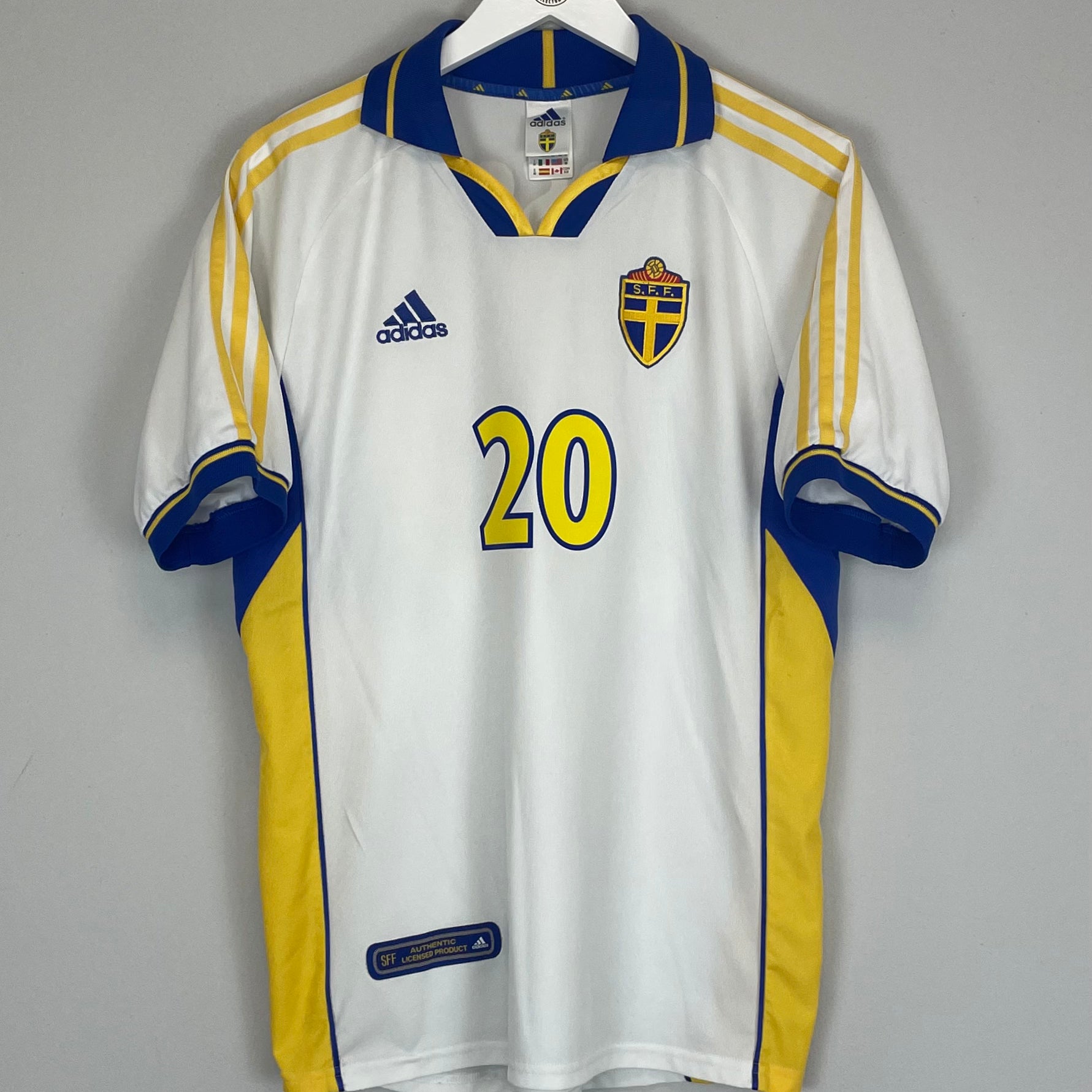 Shop 2000/02 SWEDEN LARSSON #20 AWAY SHIRT (M) ADIDAS, classic football shirts, vintage football shirts & retro soccer jerseys at Cult Kits