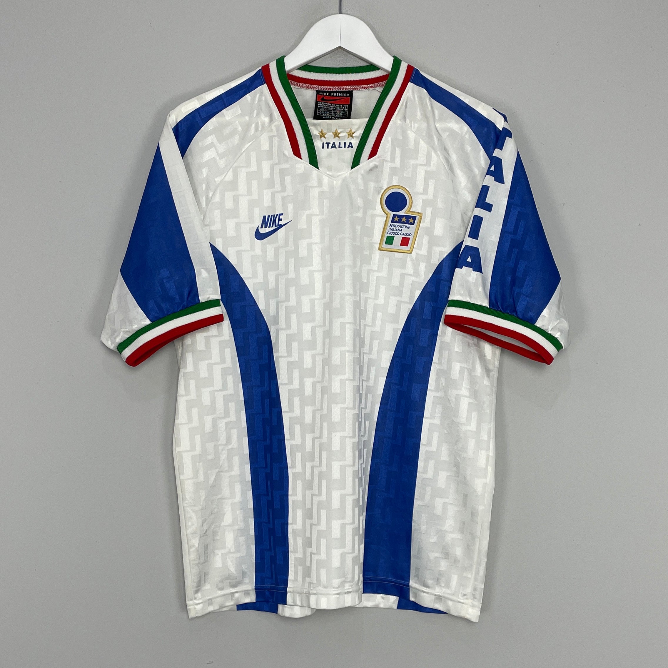 Shop 1996/97 ITALY TRAINING SHIRT (M) NIKE, classic football shirts, vintage football shirts & retro soccer jerseys at Cult Kits