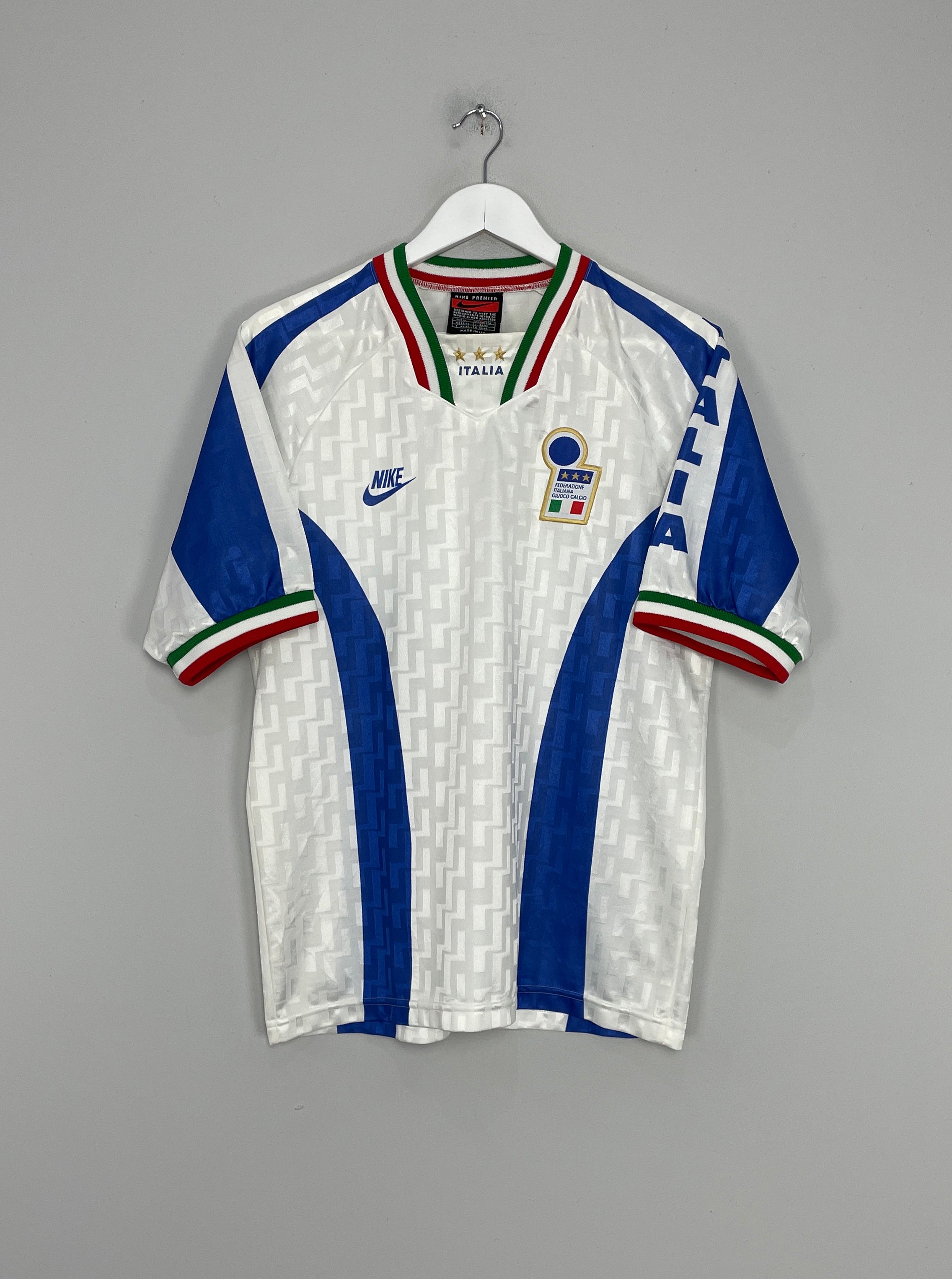 Shop 1996/97 ITALY TRAINING SHIRT (M) NIKE, classic football shirts, vintage football shirts & retro soccer jerseys at Cult Kits