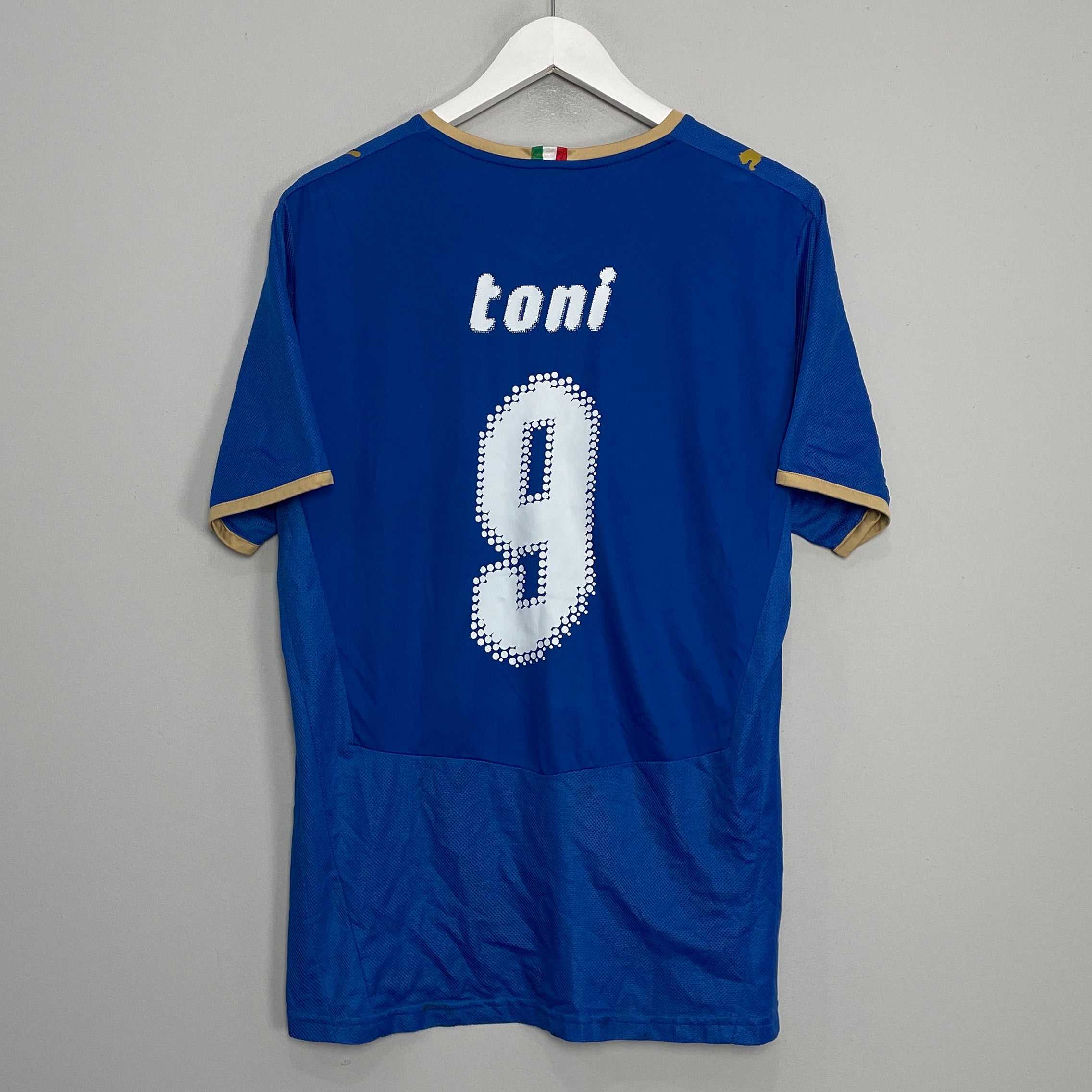 Shop 2007/08 ITALY TONI #9 HOME SHIRT (L) PUMA, classic football shirts, vintage football shirts & retro soccer jerseys at Cult Kits
