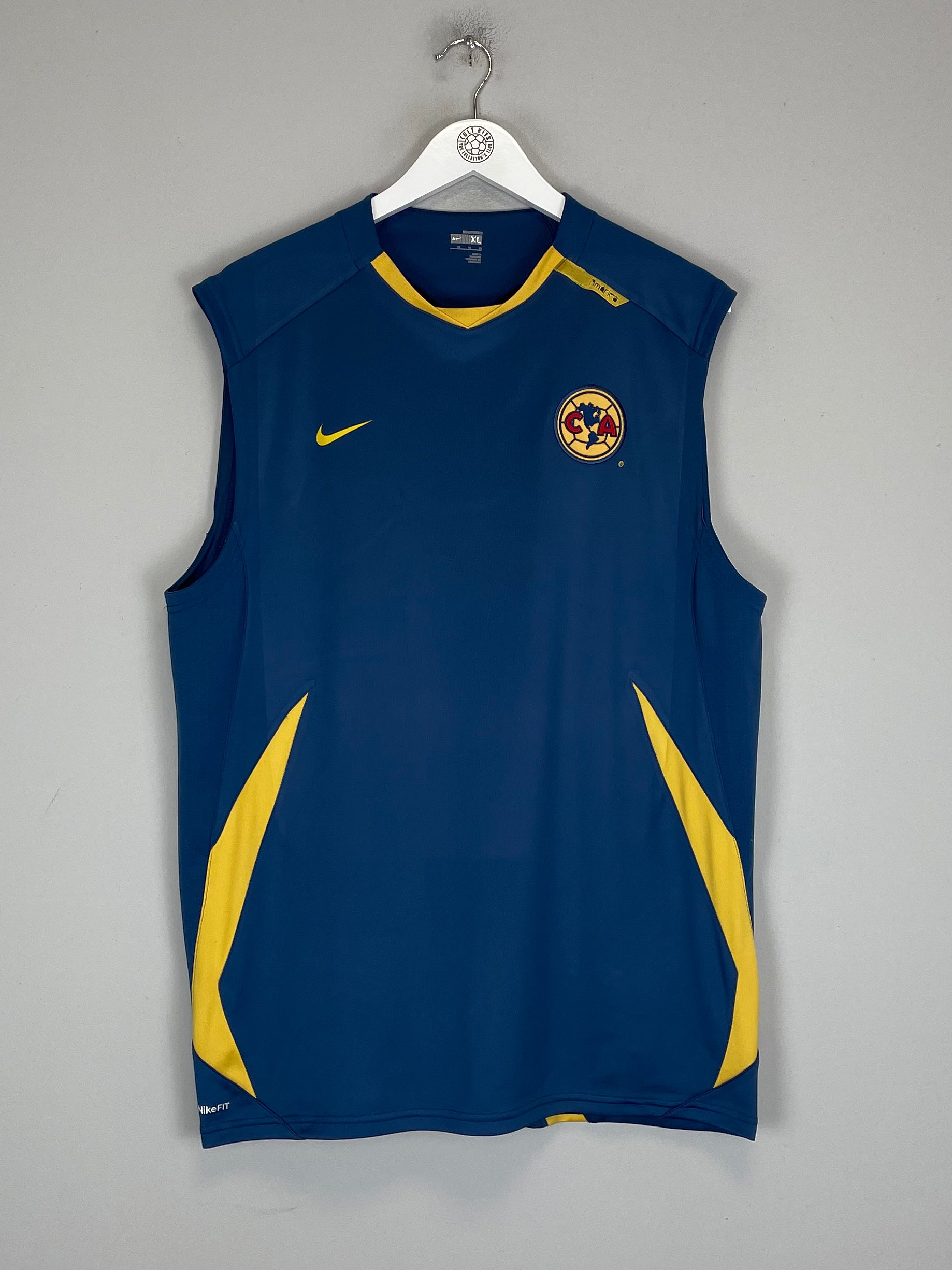 Buy 2004/06 CLUB AMERICA TRAINING VEST (XL) NIKE ~ Free worldwide shipping available ~ Authentic Vintage Football Shirts from Cult Kits