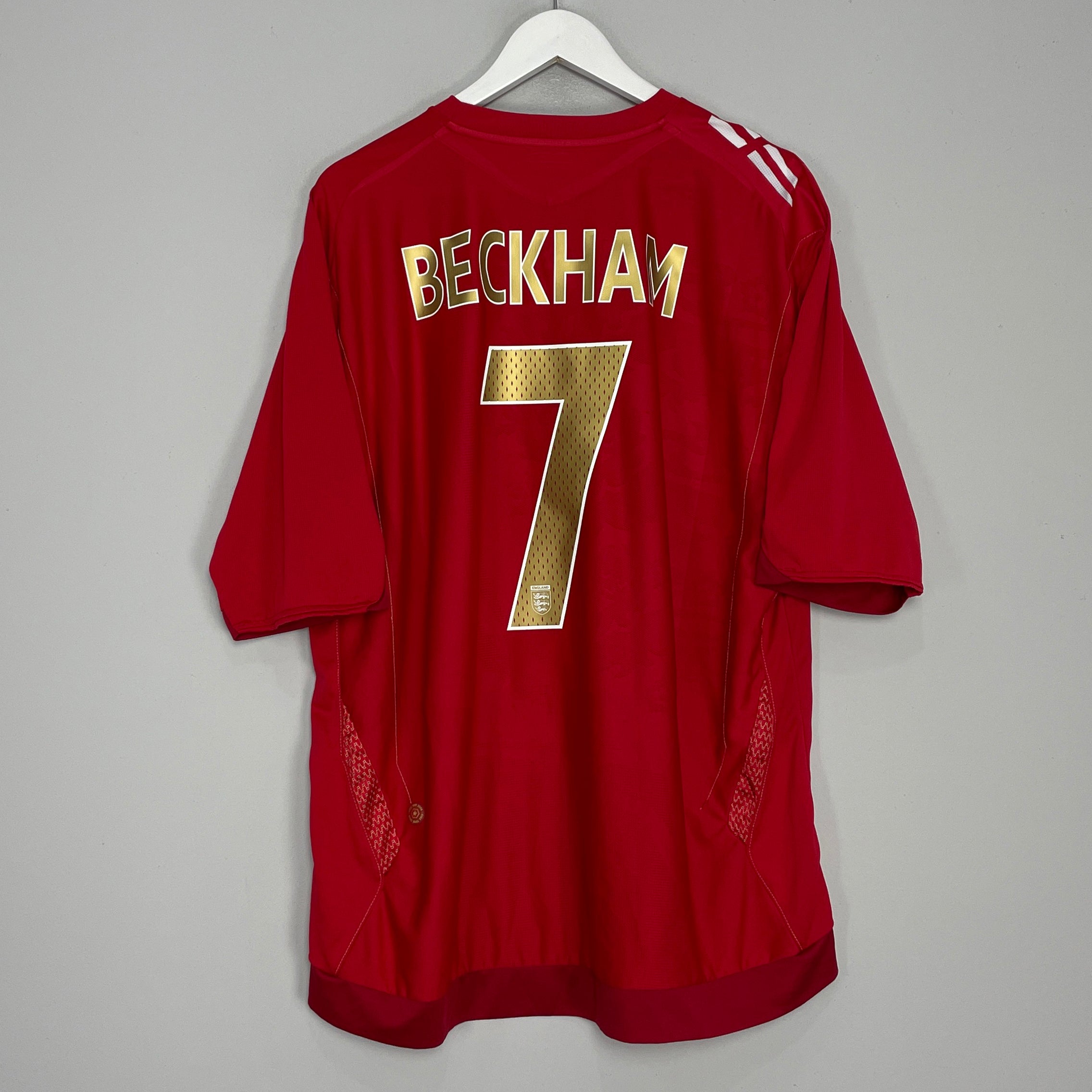 Shop 2006/08 ENGLAND BECKHAM #7 AWAY SHIRT (XXXL) UMBRO, classic football shirts, vintage football shirts & retro soccer jerseys at Cult Kits