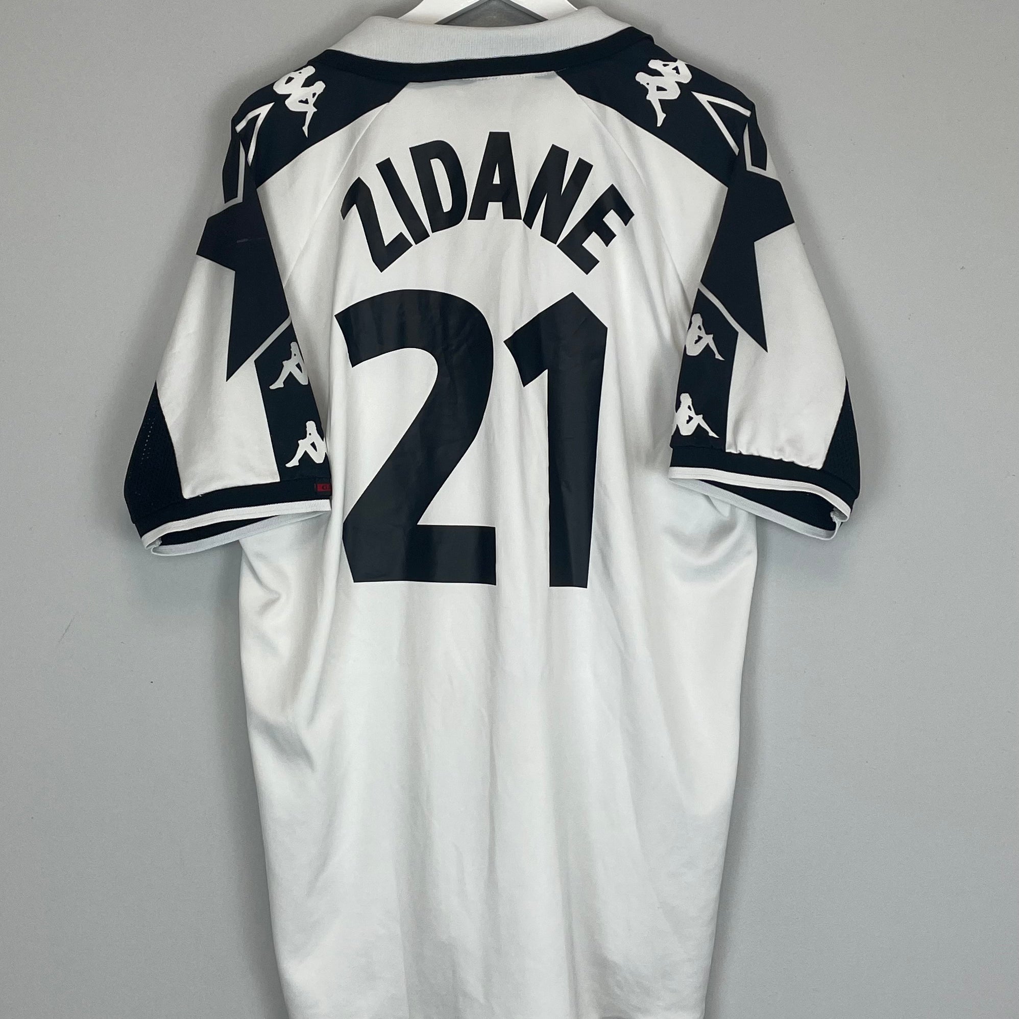 Shop 1999/00 JUVENTUS ZIDANE #21 AWAY SHIRT (XXL) KAPPA, classic football shirts, vintage football shirts & retro soccer jerseys at Cult Kits