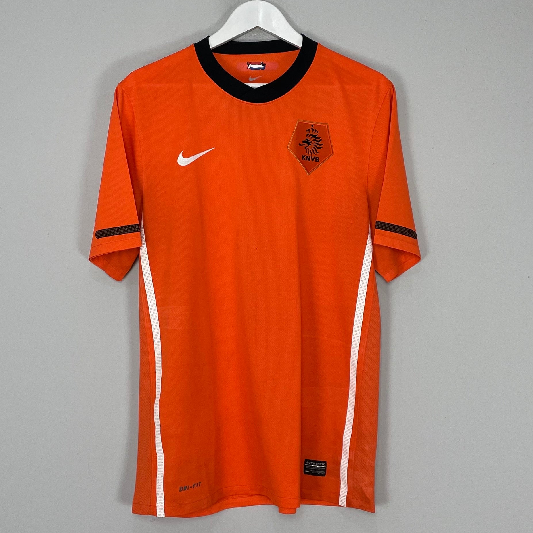 Shop 2010/11 NETHERLANDS HOME SHIRT (L) NIKE, classic football shirts, vintage football shirts & retro soccer jerseys at Cult Kits