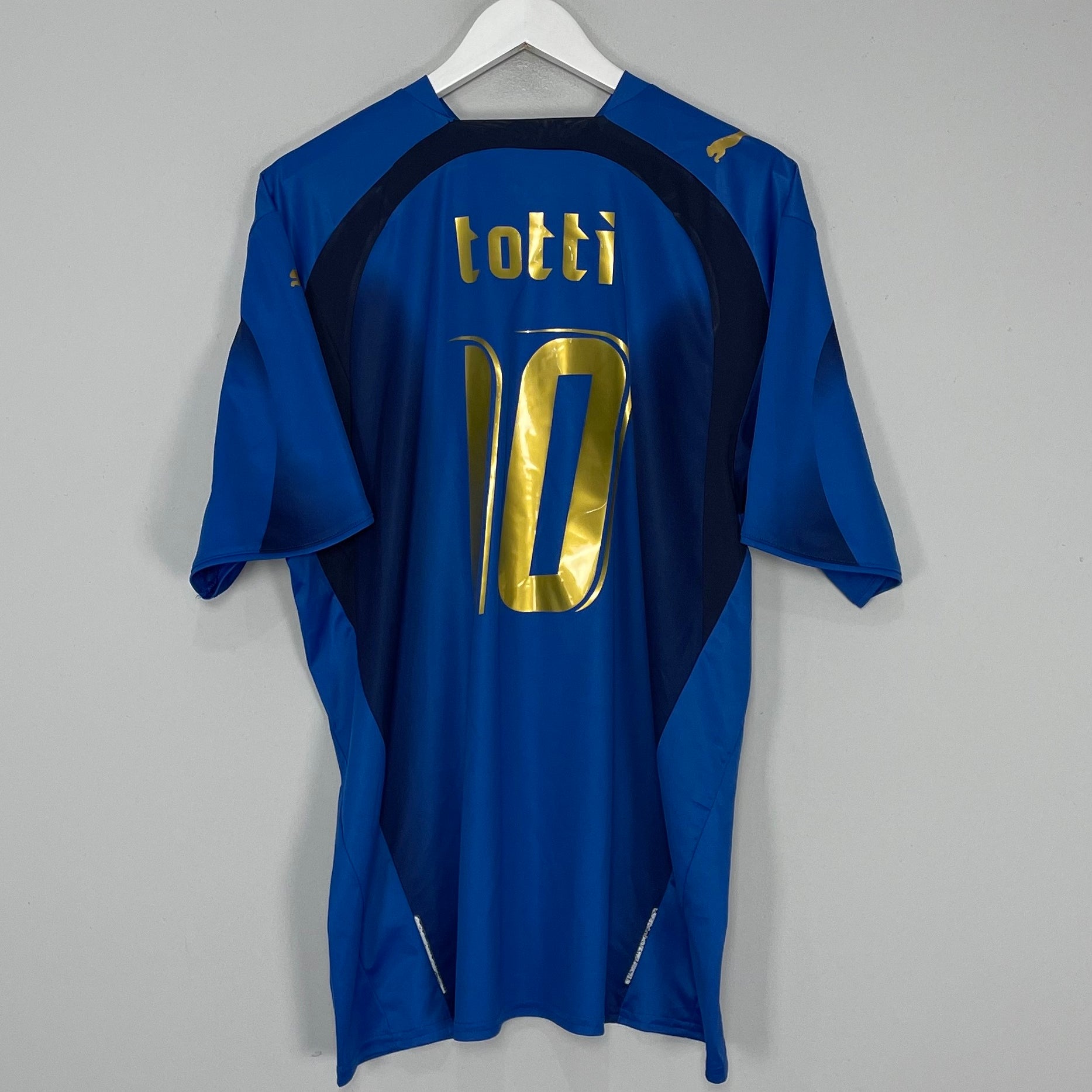 Shop 2006/07 ITALY TOTTI #10 HOME SHIRT (XL) PUMA, classic football shirts, vintage football shirts & retro soccer jerseys at Cult Kits