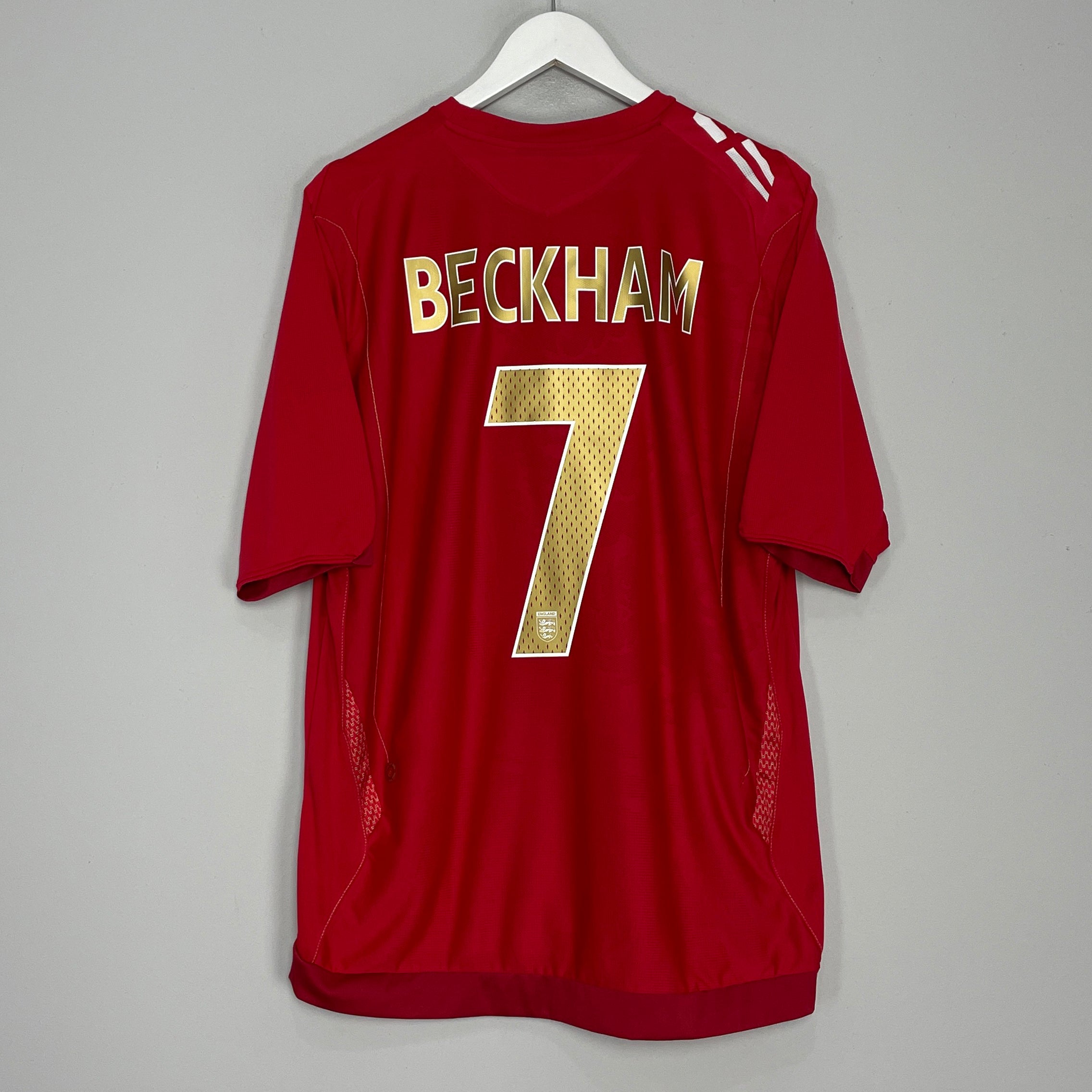Shop 2006/08 ENGLAND BECKHAM #7 AWAY SHIRT (XL) UMBRO, classic football shirts, vintage football shirts & retro soccer jerseys at Cult Kits
