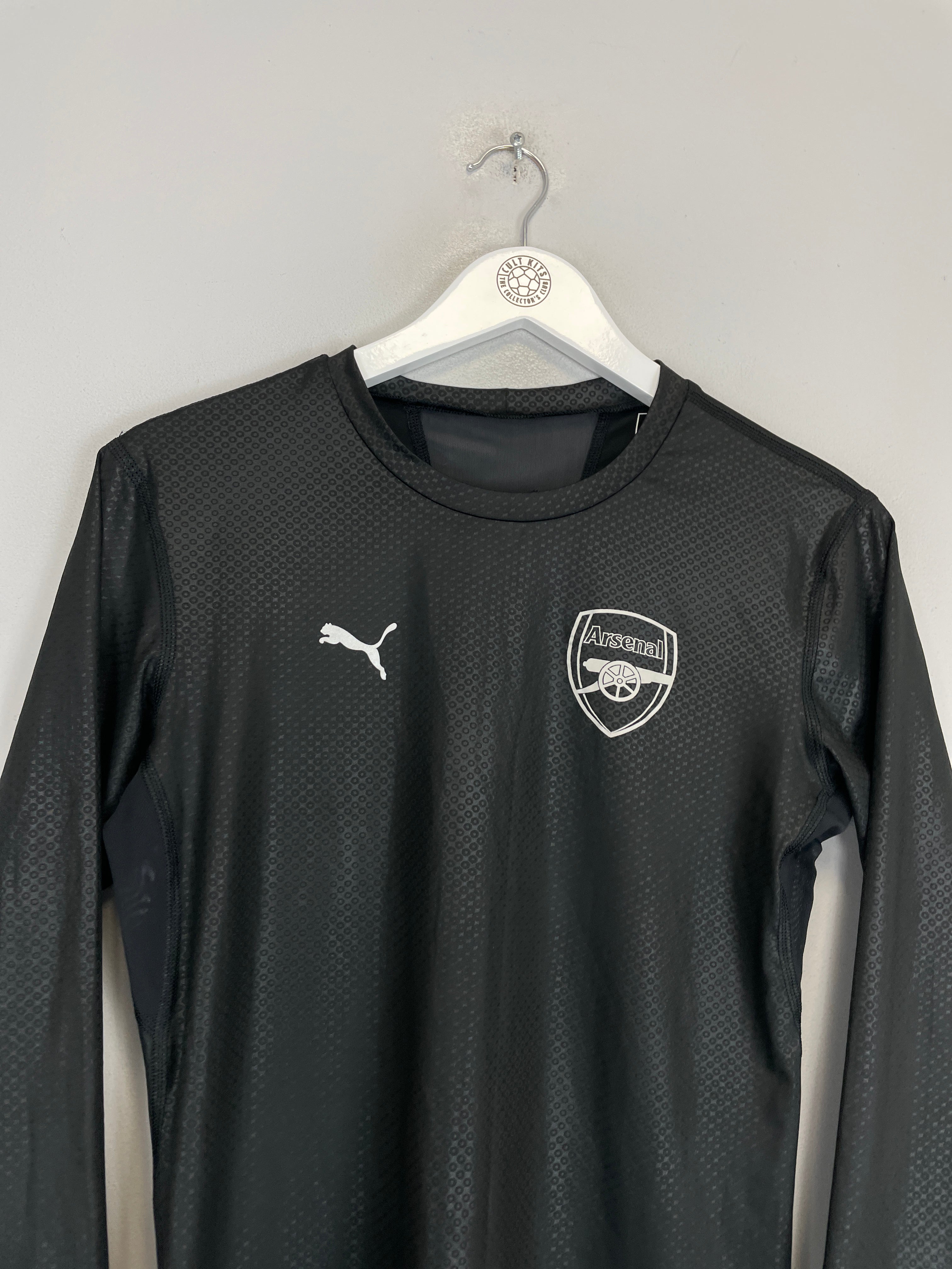 Shop 2017/18 ARSENAL UNDERLAYER (L) PUMA, classic football shirts, vintage football shirts & retro soccer jerseys at Cult Kits