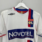Shop 2006/07 LYON JUNINHO #8 HOME SHIRT (M) UMBRO, classic football shirts, vintage football shirts & retro soccer jerseys at Cult Kits