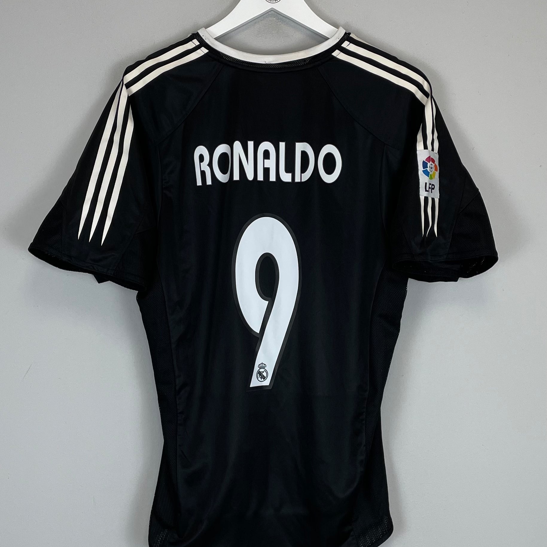 Buy 2004/05 REAL MADRID RONALDO 9 AWAY SHIRT (M) ADIDAS ~ Free worldwide shipping available ~ Authentic Vintage Football Shirts from Cult Kits