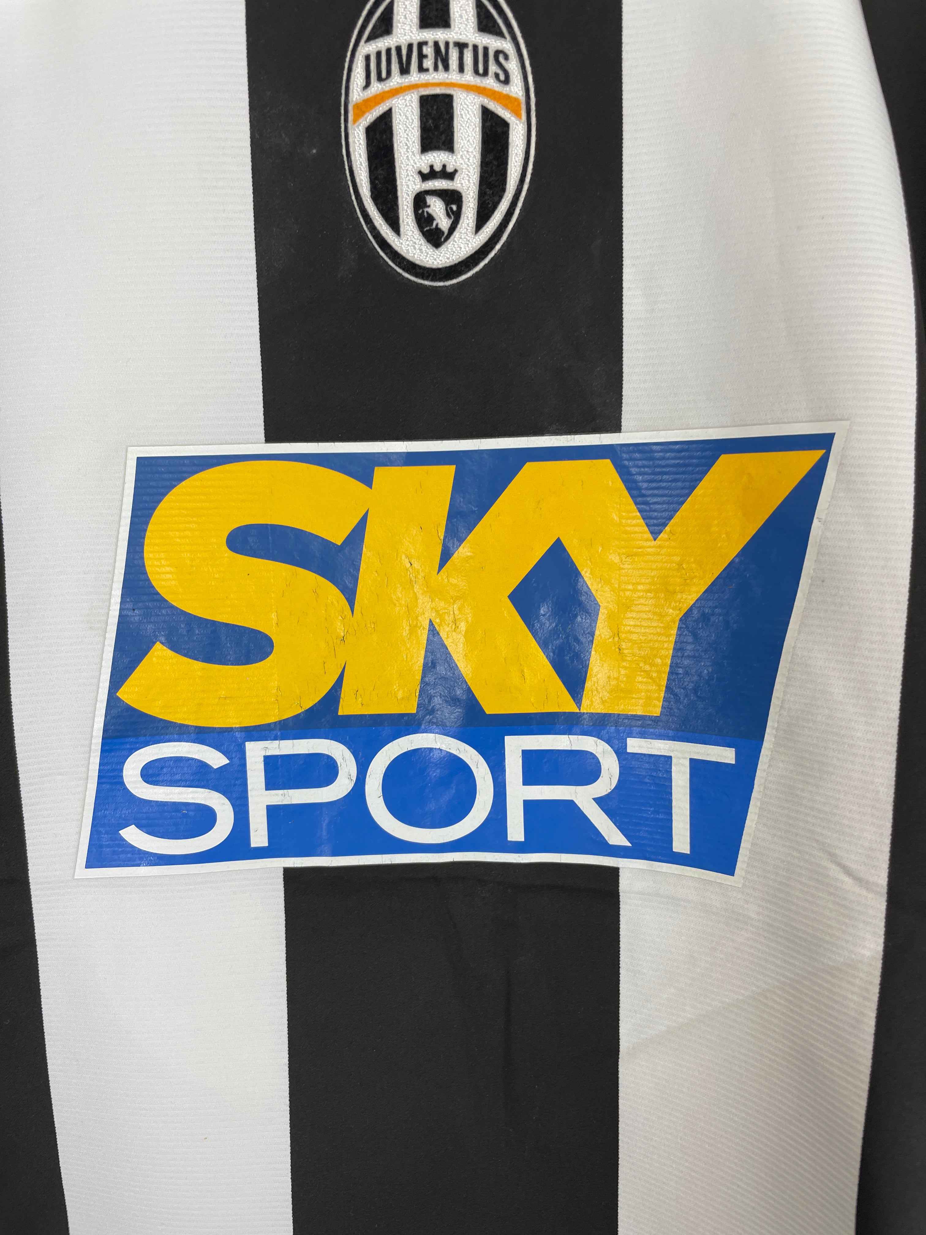Shop 2004/05 JUVENTUS DEL PIERO #10 HOME SHIRT (M) NIKE, classic football shirts, vintage football shirts & retro soccer jerseys at Cult Kits