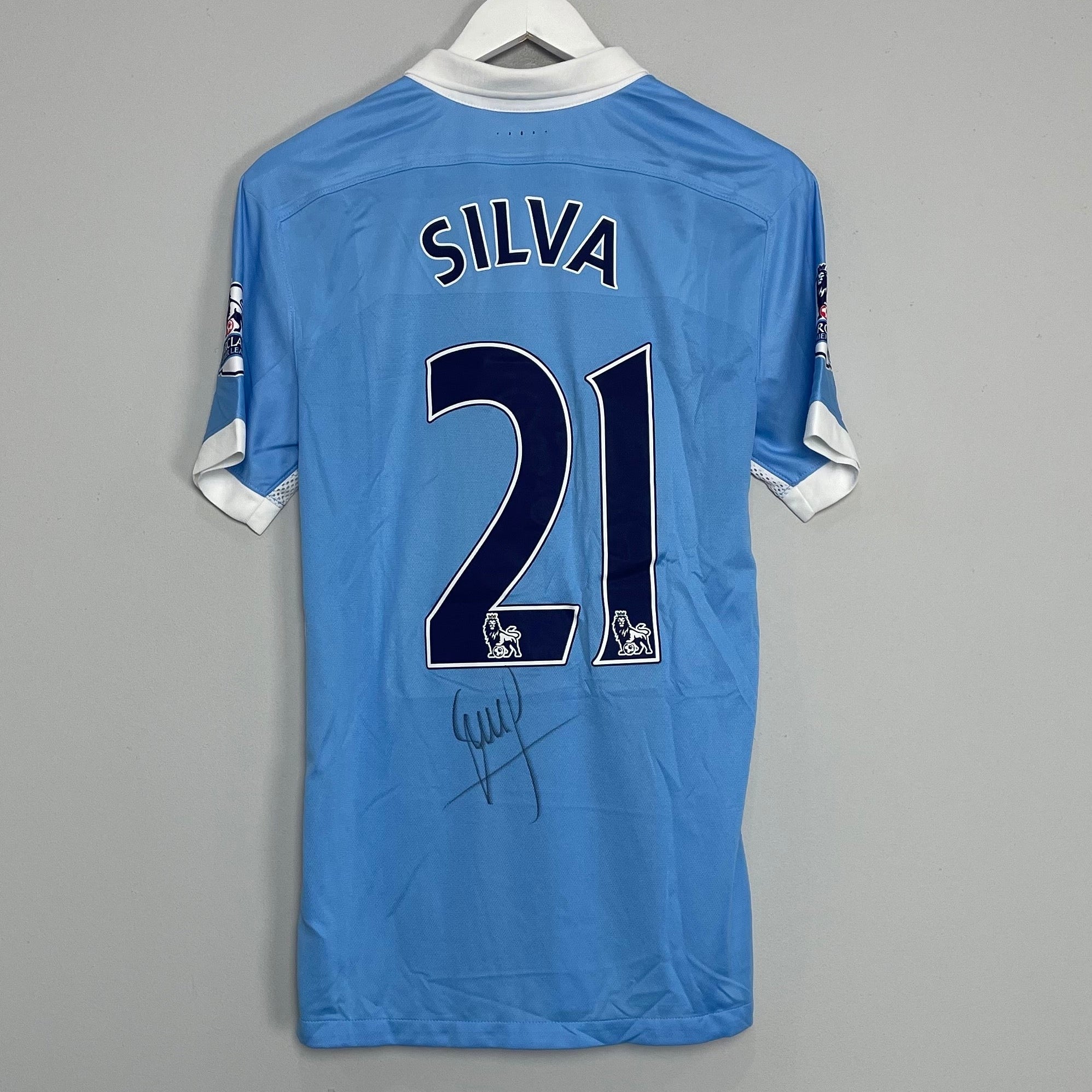 Shop 2015/16 MANCHESTER CITY SILVA #21 *MATCH ISSUE + SIGNED* HOME SHIRT (M) NIKE, classic football shirts, vintage football shirts & retro soccer jerseys at Cult Kits