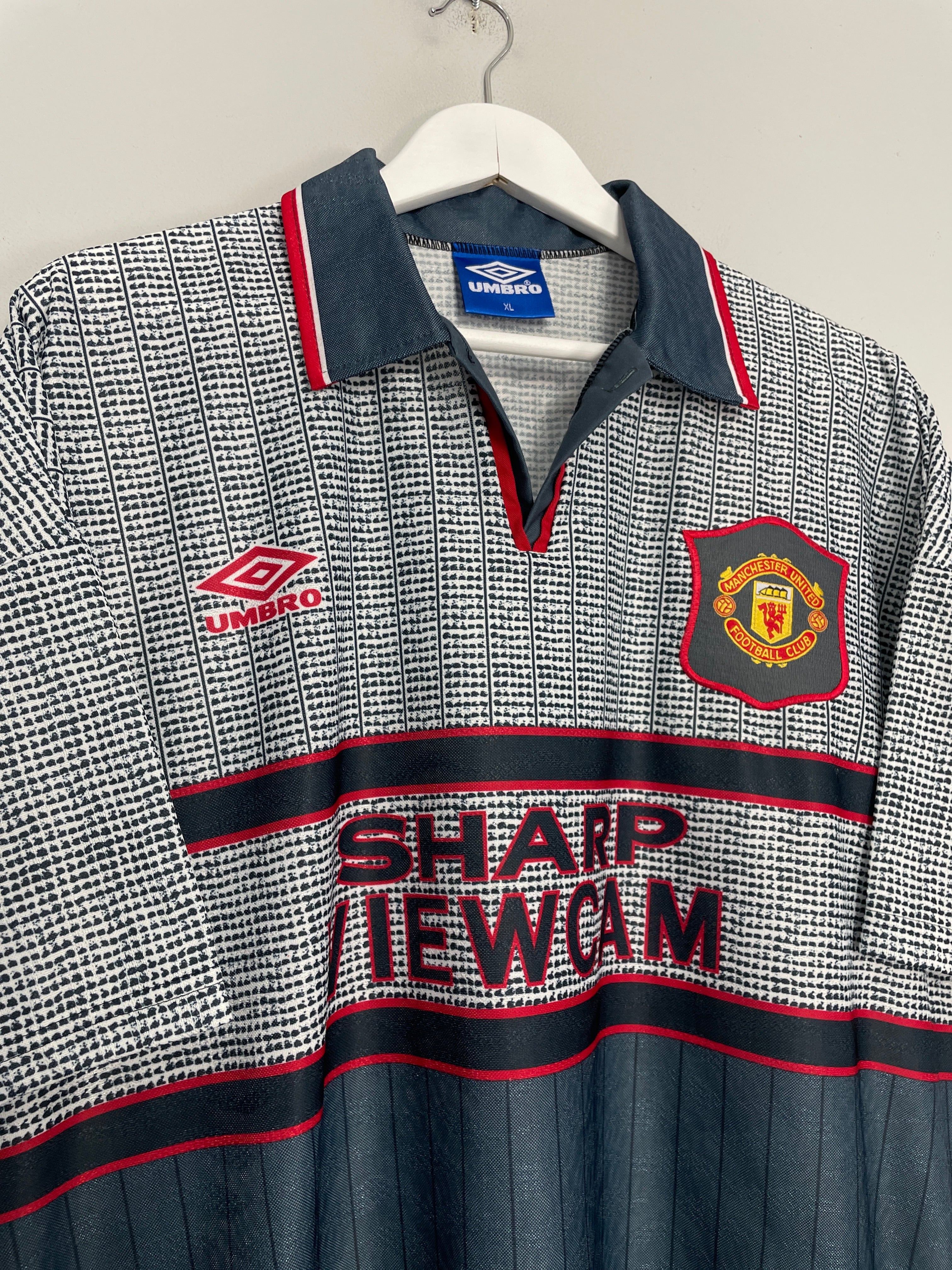 Shop 1995/96 MANCHESTER UNITED CANTONA #7 AWAY SHIRT (XL) UMBRO, classic football shirts, vintage football shirts & retro soccer jerseys at Cult Kits