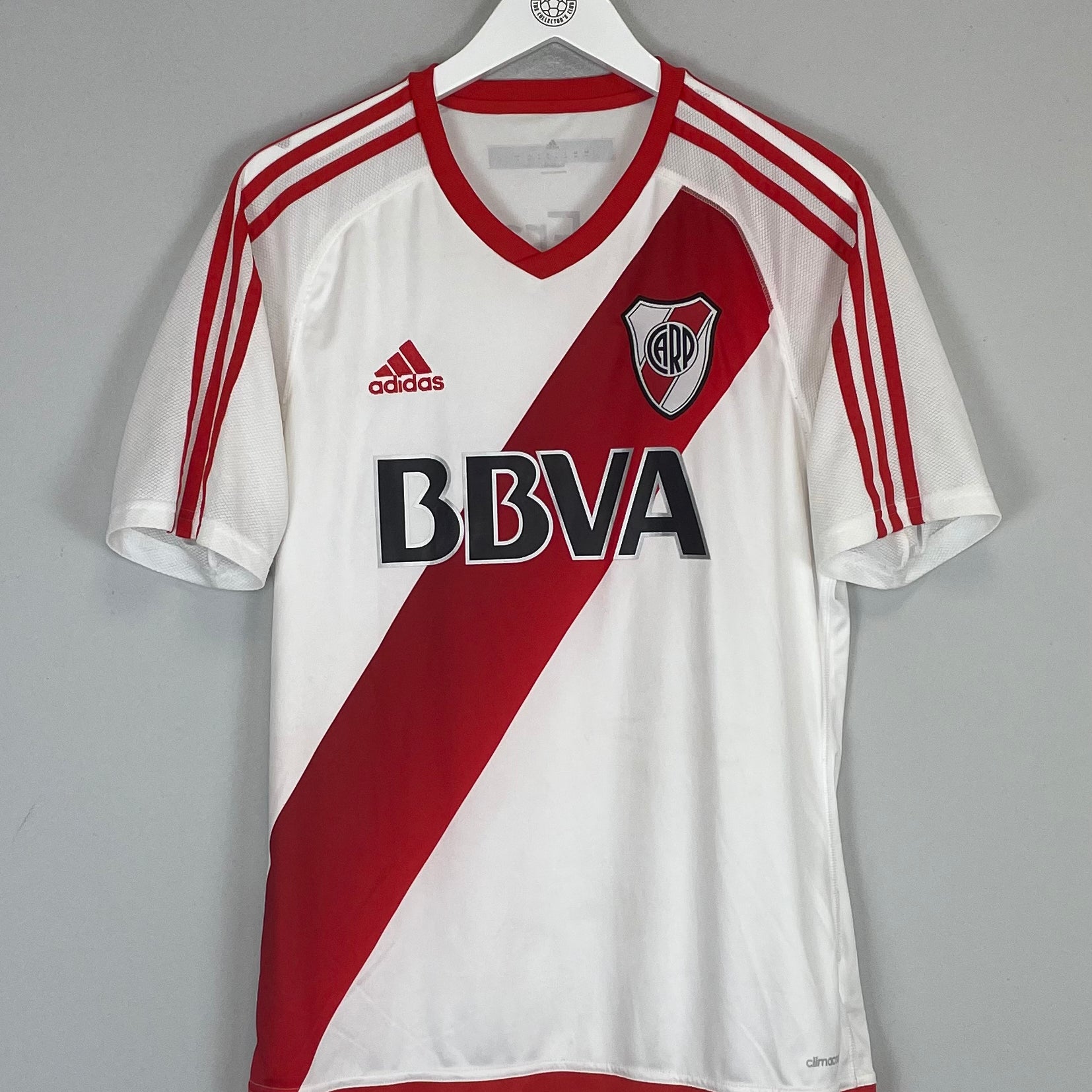 Shop 2016/17 RIVER PLATE HOME SHIRT (M) ADIDAS, classic football shirts, vintage football shirts & retro soccer jerseys at Cult Kits