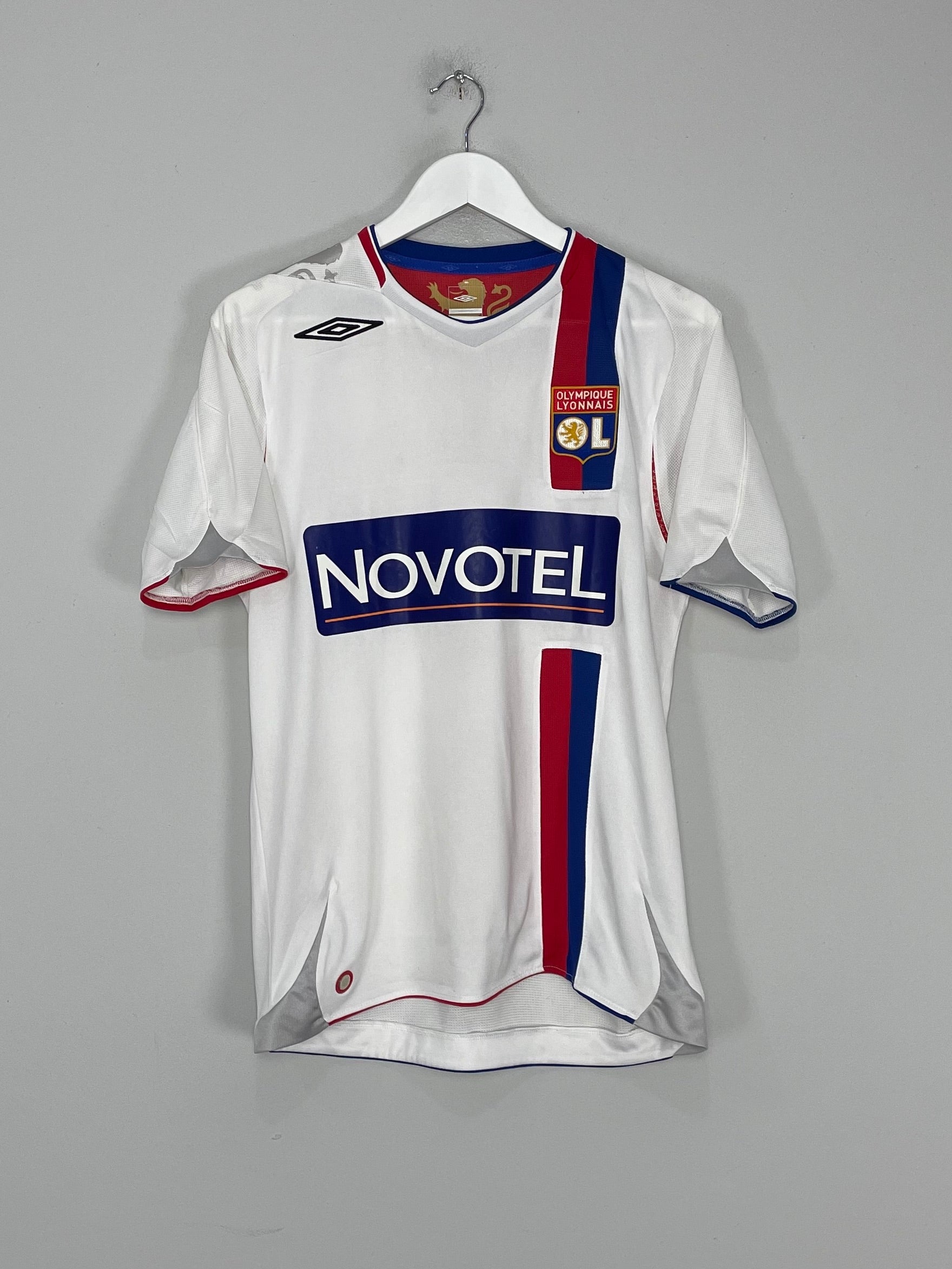 Shop 2006/07 LYON JUNINHO #8 HOME SHIRT (M) UMBRO, classic football shirts, vintage football shirts & retro soccer jerseys at Cult Kits