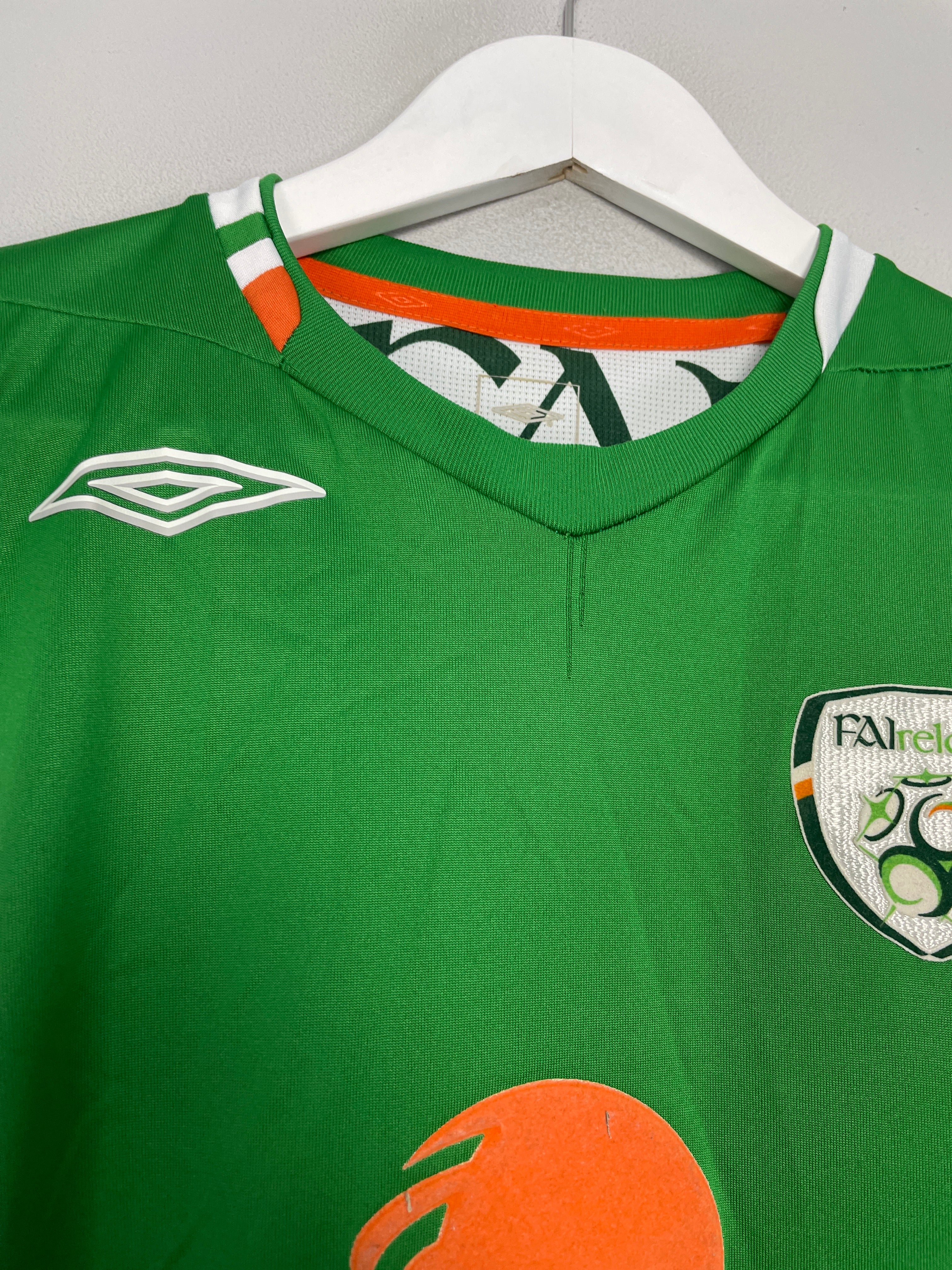 Shop 2006/07 IRELAND HOME SHIRT (L) UMBRO, classic football shirts, vintage football shirts & retro soccer jerseys at Cult Kits