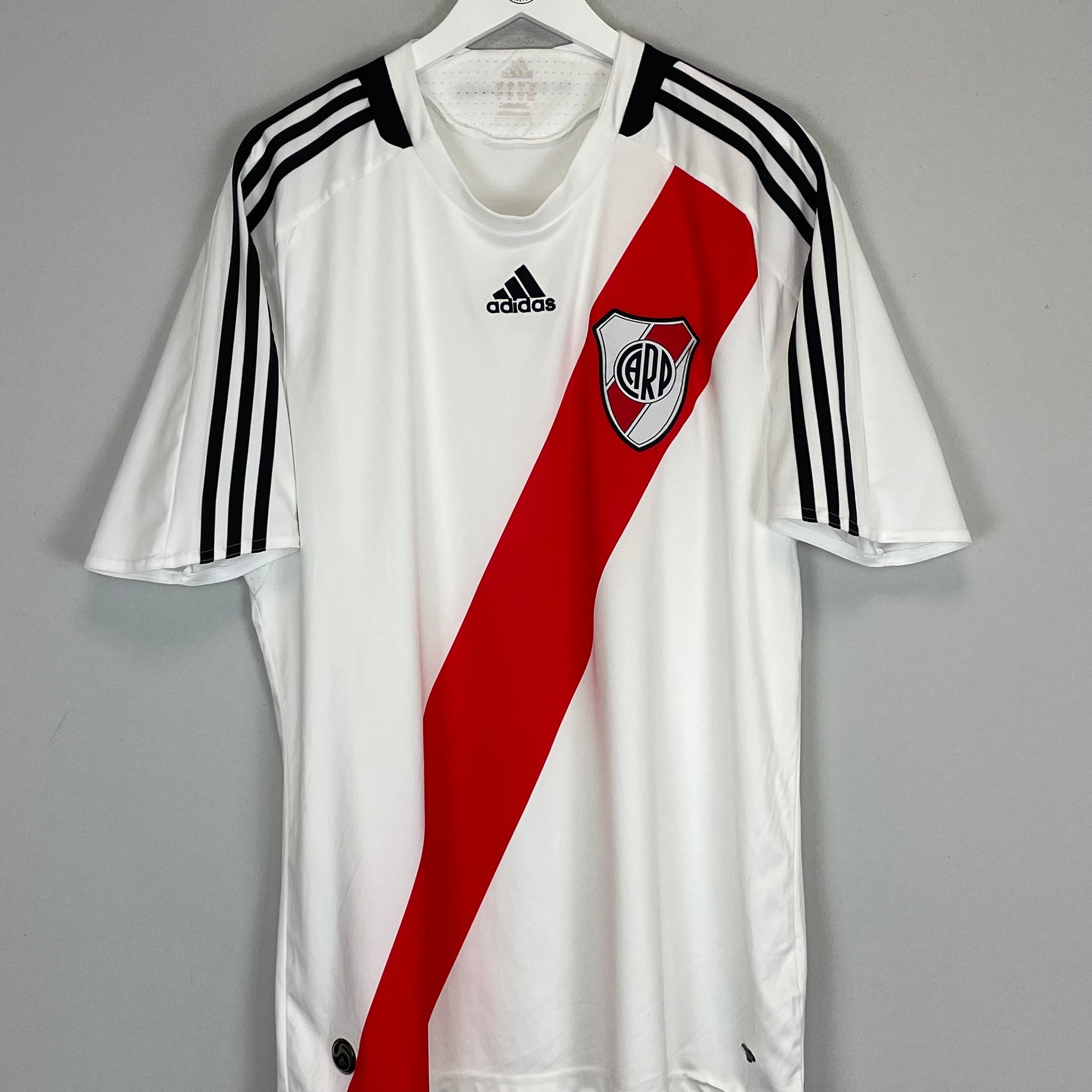 Shop 2008/10 RIVER PLATE HOME SHIRT (XL) ADIDAS, classic football shirts, vintage football shirts & retro soccer jerseys at Cult Kits