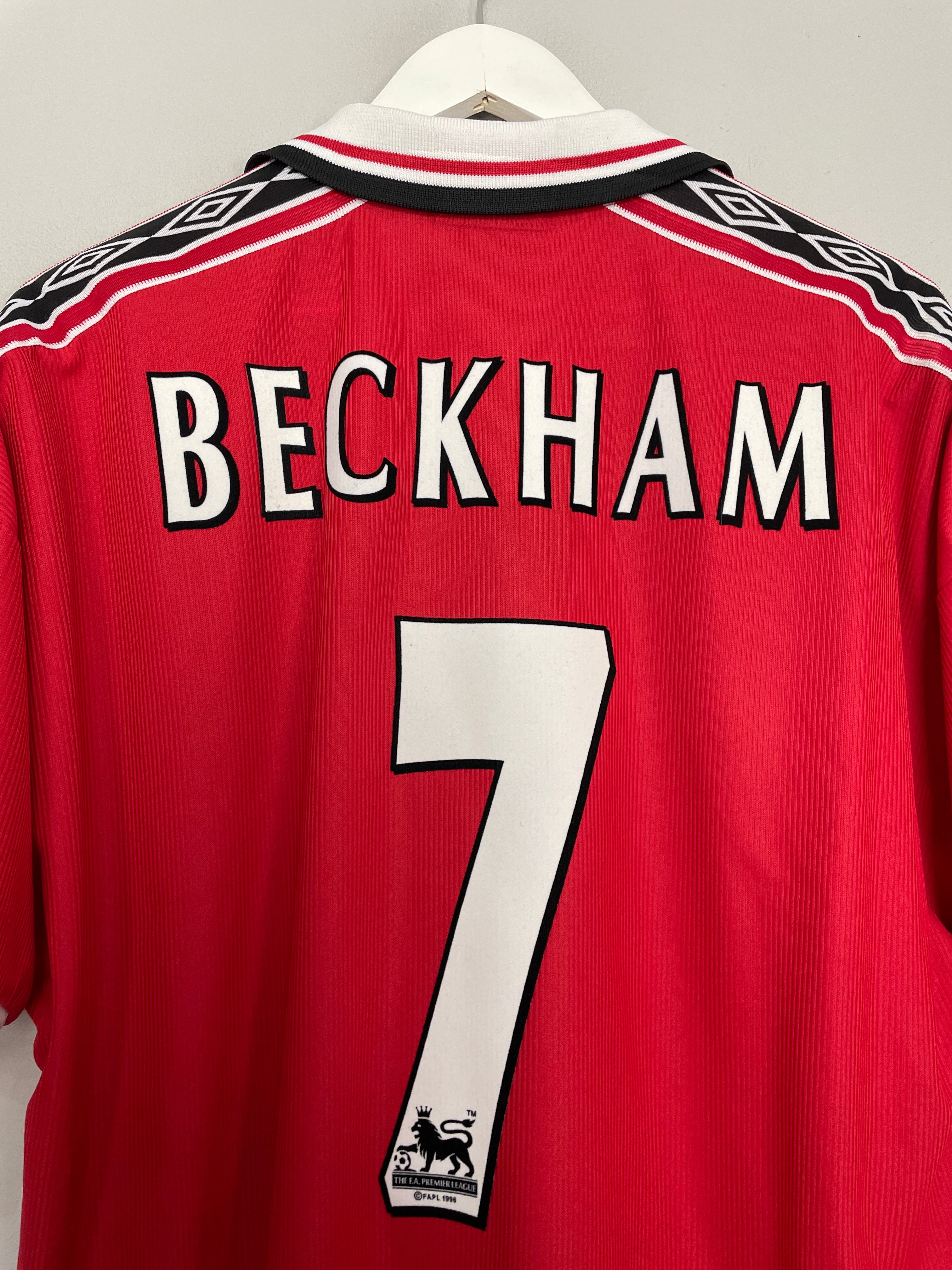 Shop 1998/00 MANCHESTER UNITED BECKHAM #7 HOME SHIRT (XL) UMBRO, classic football shirts, vintage football shirts & retro soccer jerseys at Cult Kits