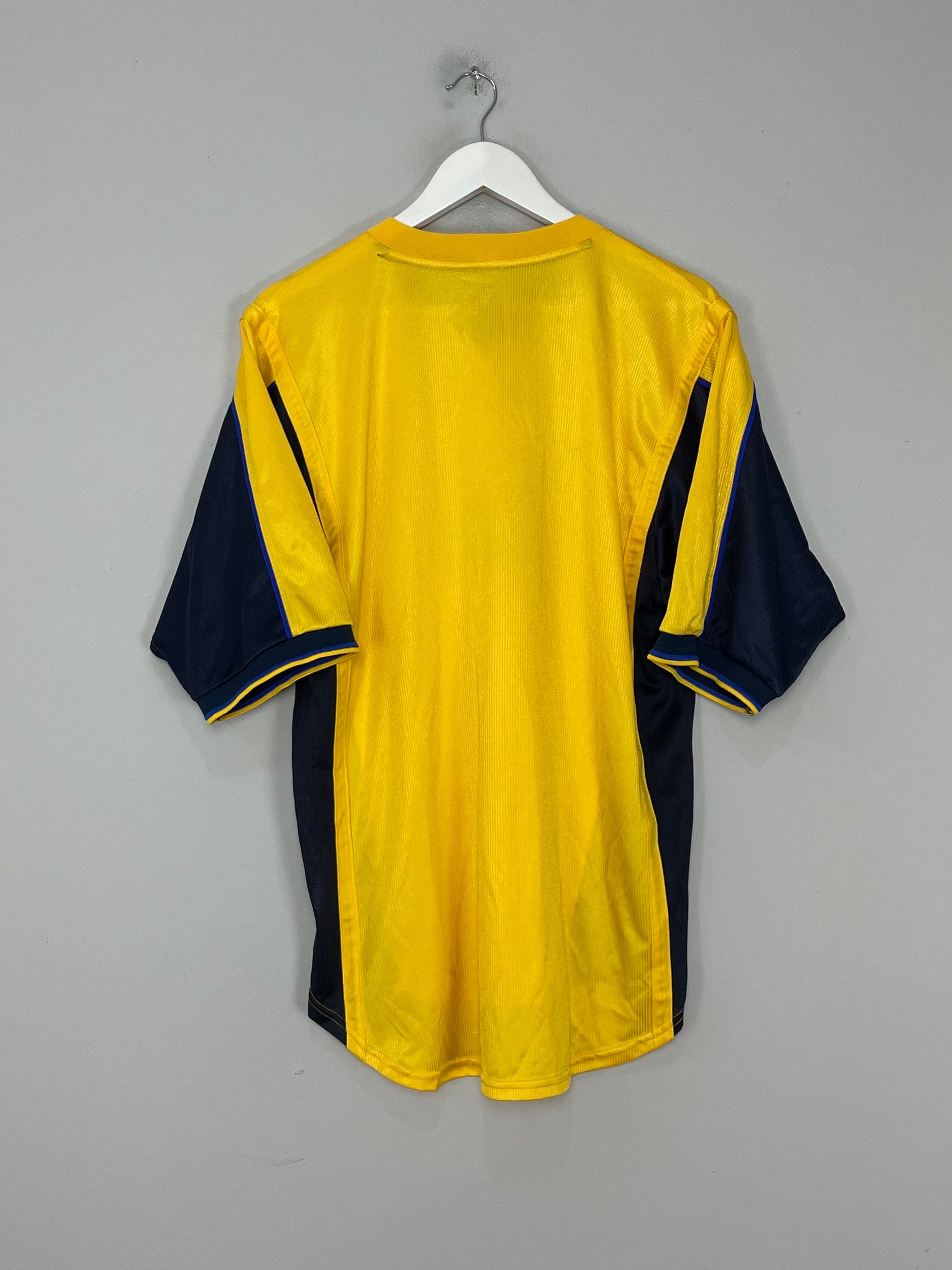 Shop 1999/01 ARSENAL AWAY SHIRT (L) NIKE, classic football shirts, vintage football shirts & retro soccer jerseys at Cult Kits