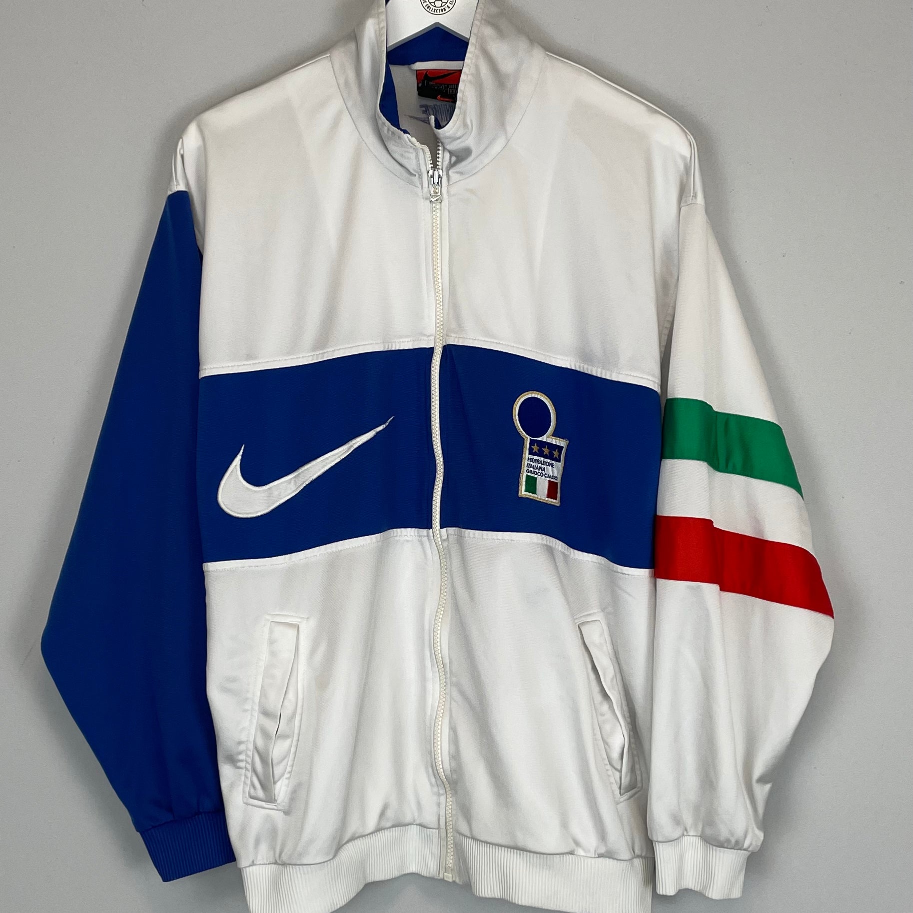 Shop 1996/97 ITALY TRACK JACKET (L) NIKE, classic football shirts, vintage football shirts & retro soccer jerseys at Cult Kits