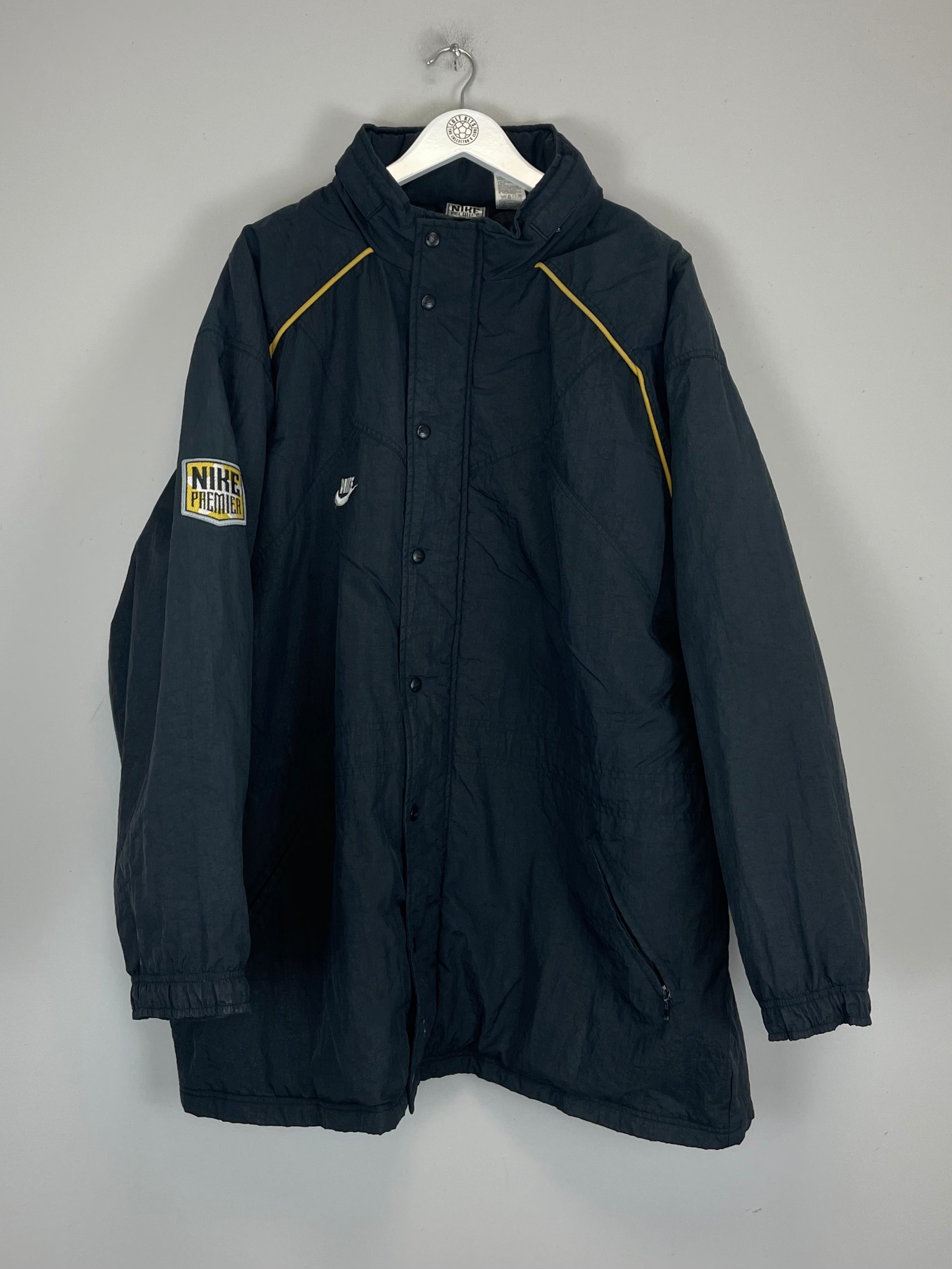 Shop 1995 NIKE PREMIER BENCH COAT (XL) NIKE, classic football shirts, vintage football shirts & retro soccer jerseys at Cult Kits