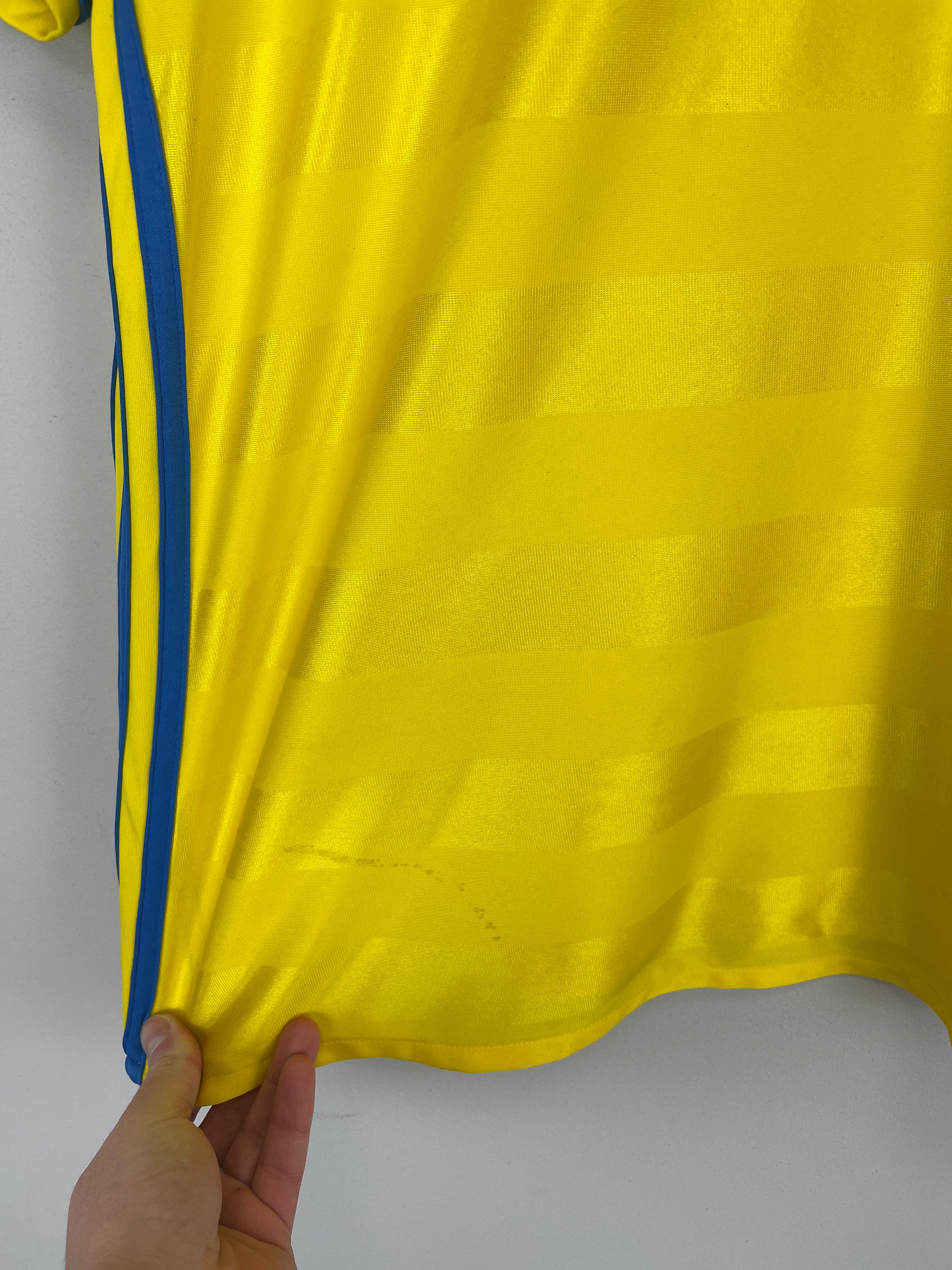 Shop 2016/17 SWEDEN HOME SHIRT (L) ADIDAS, classic football shirts, vintage football shirts & retro soccer jerseys at Cult Kits