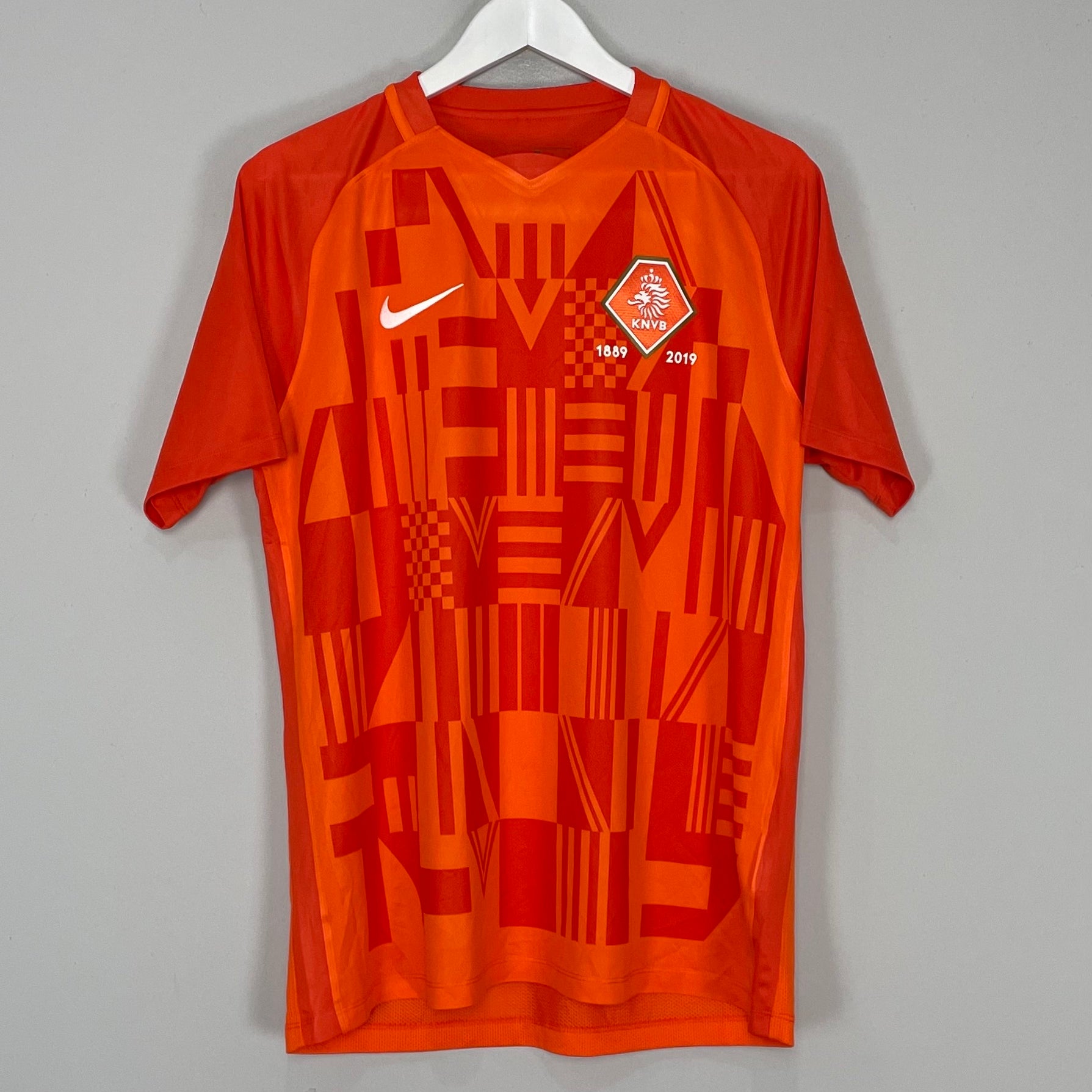 Shop 2019/20 NETHERLANDS TRAINING SHIRT (L) NIKE, classic football shirts, vintage football shirts & retro soccer jerseys at Cult Kits