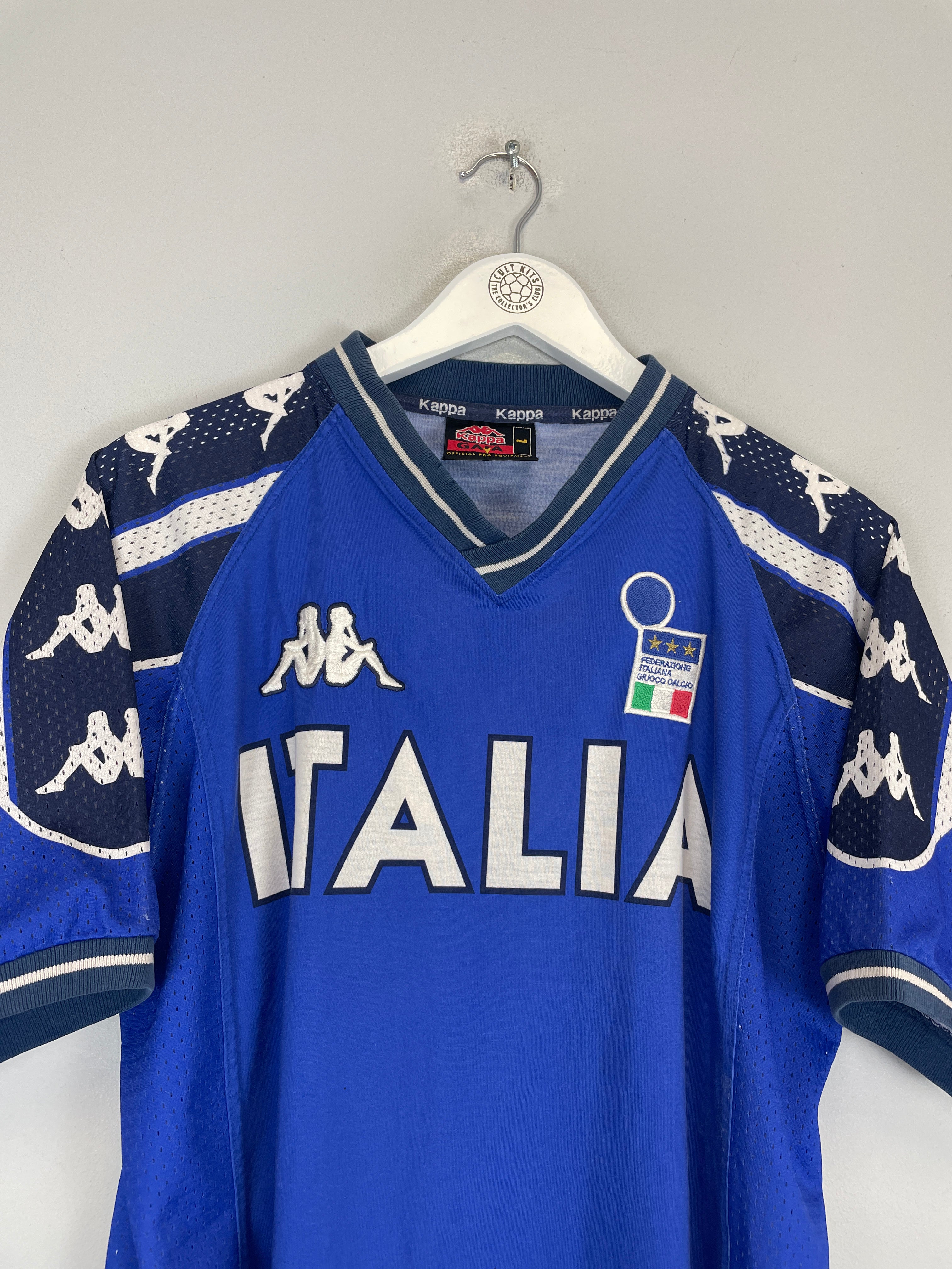 Shop 2000/01 ITALY TRAINING SHIRT (L) KAPPA, classic football shirts, vintage football shirts & retro soccer jerseys at Cult Kits