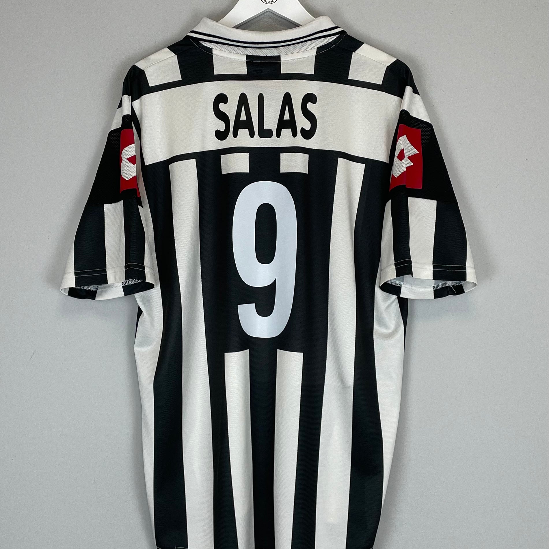 Buy 2001/02 JUVENTUS SALAS 9 HOME SHIRT (XL) LOTTO ~ Free worldwide shipping available ~ Authentic Vintage Football Shirts from Cult Kits