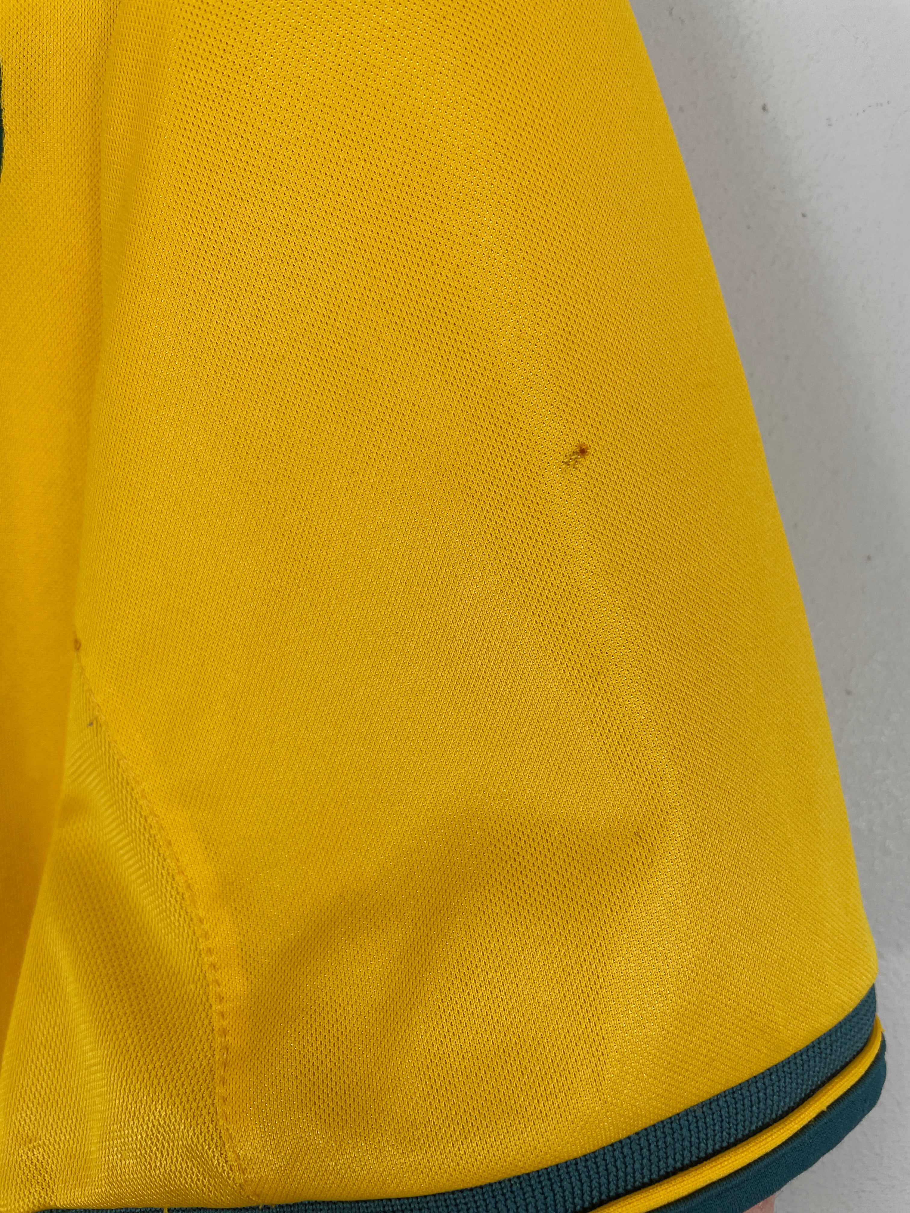 Shop 2000/02 CELTIC HARTSON #10 AWAY SHIRT (L) UMBRO, classic football shirts, vintage football shirts & retro soccer jerseys at Cult Kits