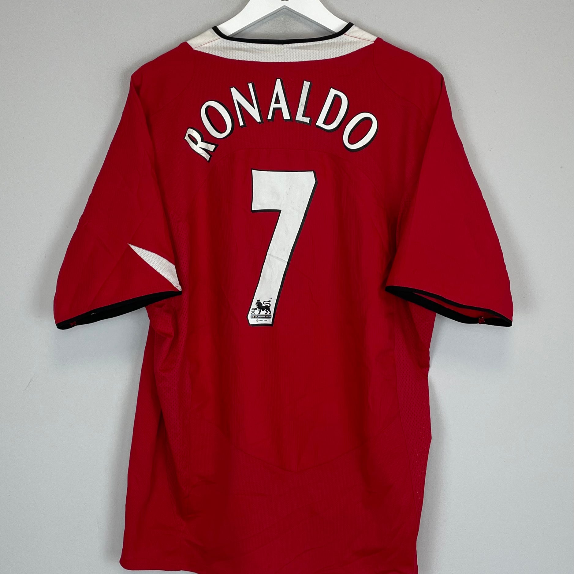 Shop 2004/05 MANCHESTER UNITED RONALDO #7 HOME SHIRT (XXL) NIKE, classic football shirts, vintage football shirts & retro soccer jerseys at Cult Kits