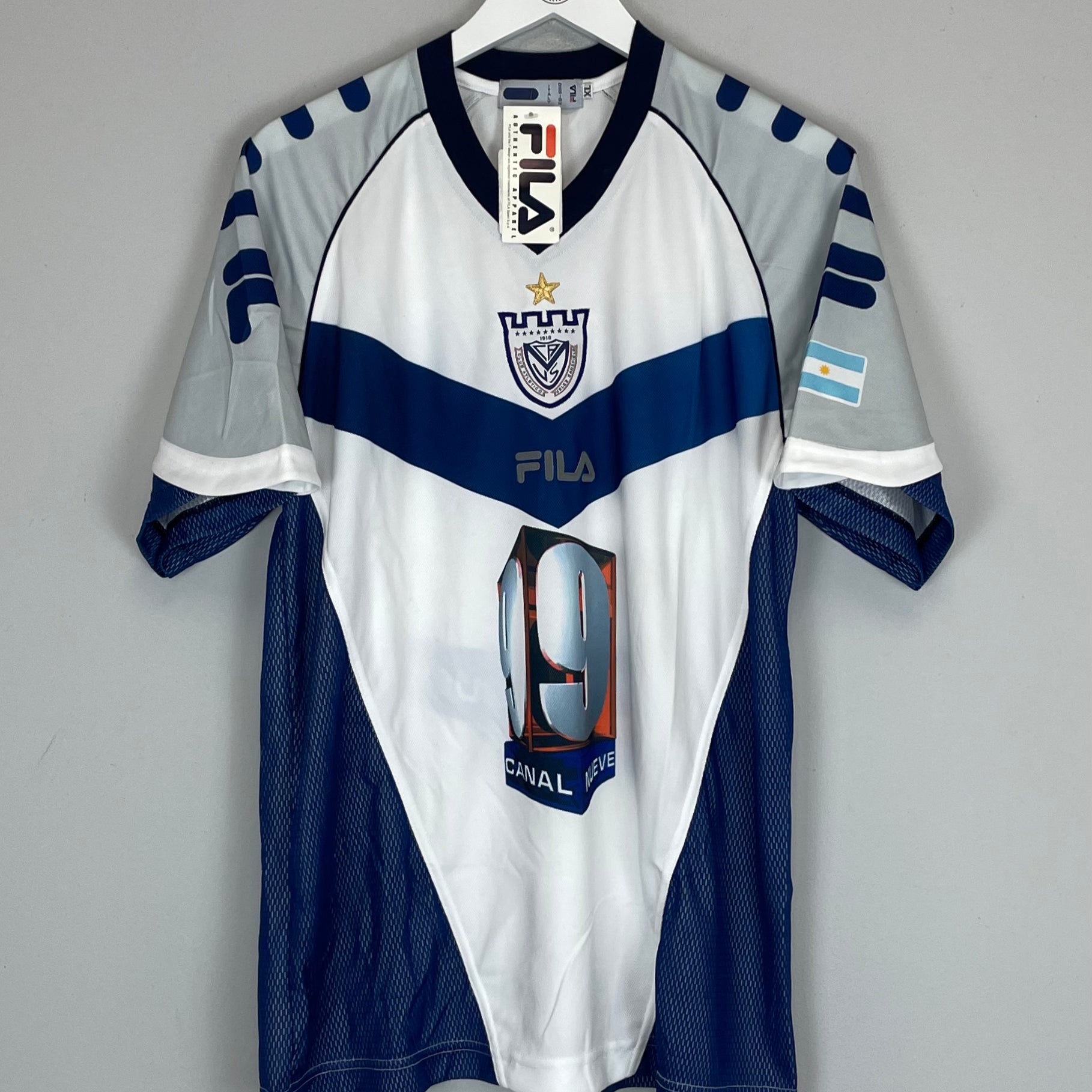 Shop 2003/04 VELEZ SARSFIELD *BNWT* HOME SHIRT (XL) FILA, classic football shirts, vintage football shirts & retro soccer jerseys at Cult Kits