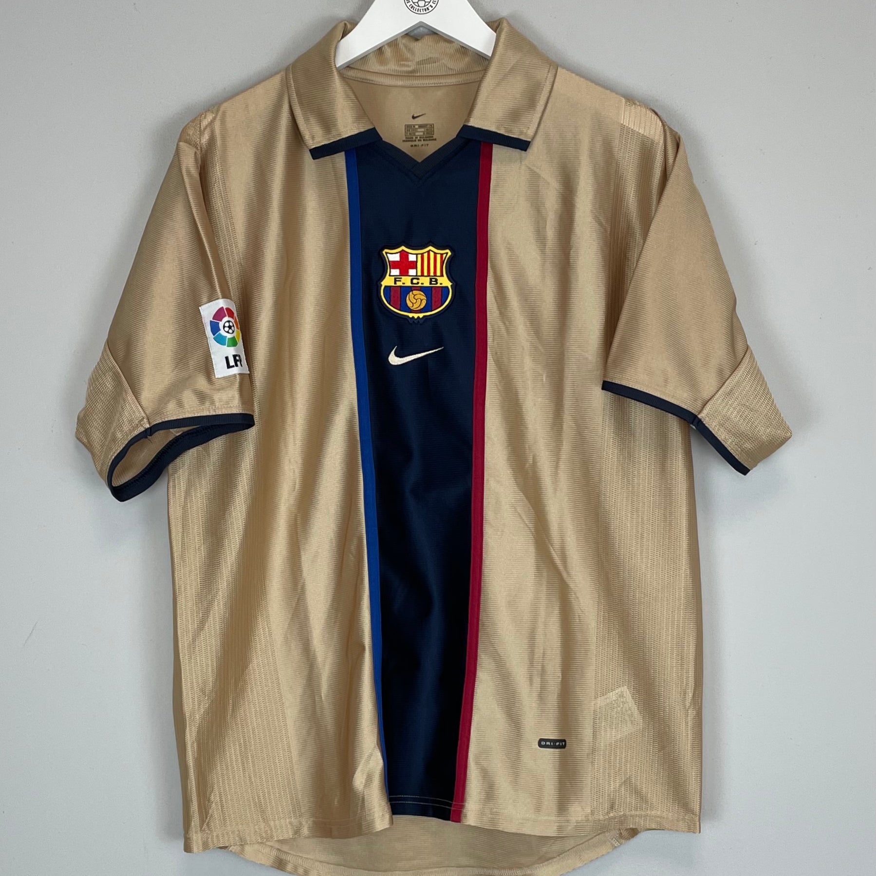 Shop 2001/02 BARCELONA AWAY SHIRT (M) NIKE, classic football shirts, vintage football shirts & retro soccer jerseys at Cult Kits