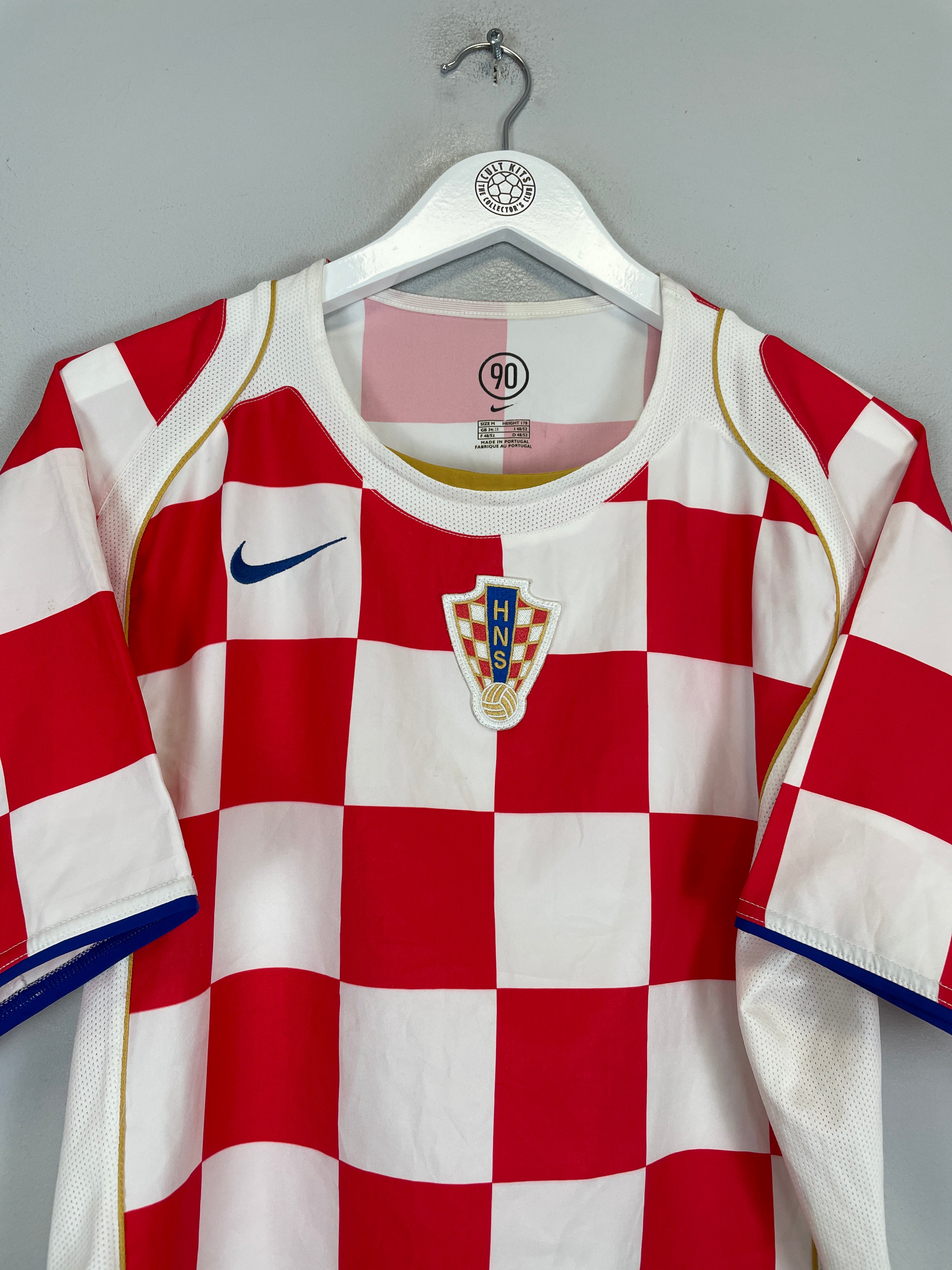 Shop 2004/06 CROATIA HOME SHIRT (M) NIKE, classic football shirts, vintage football shirts & retro soccer jerseys at Cult Kits