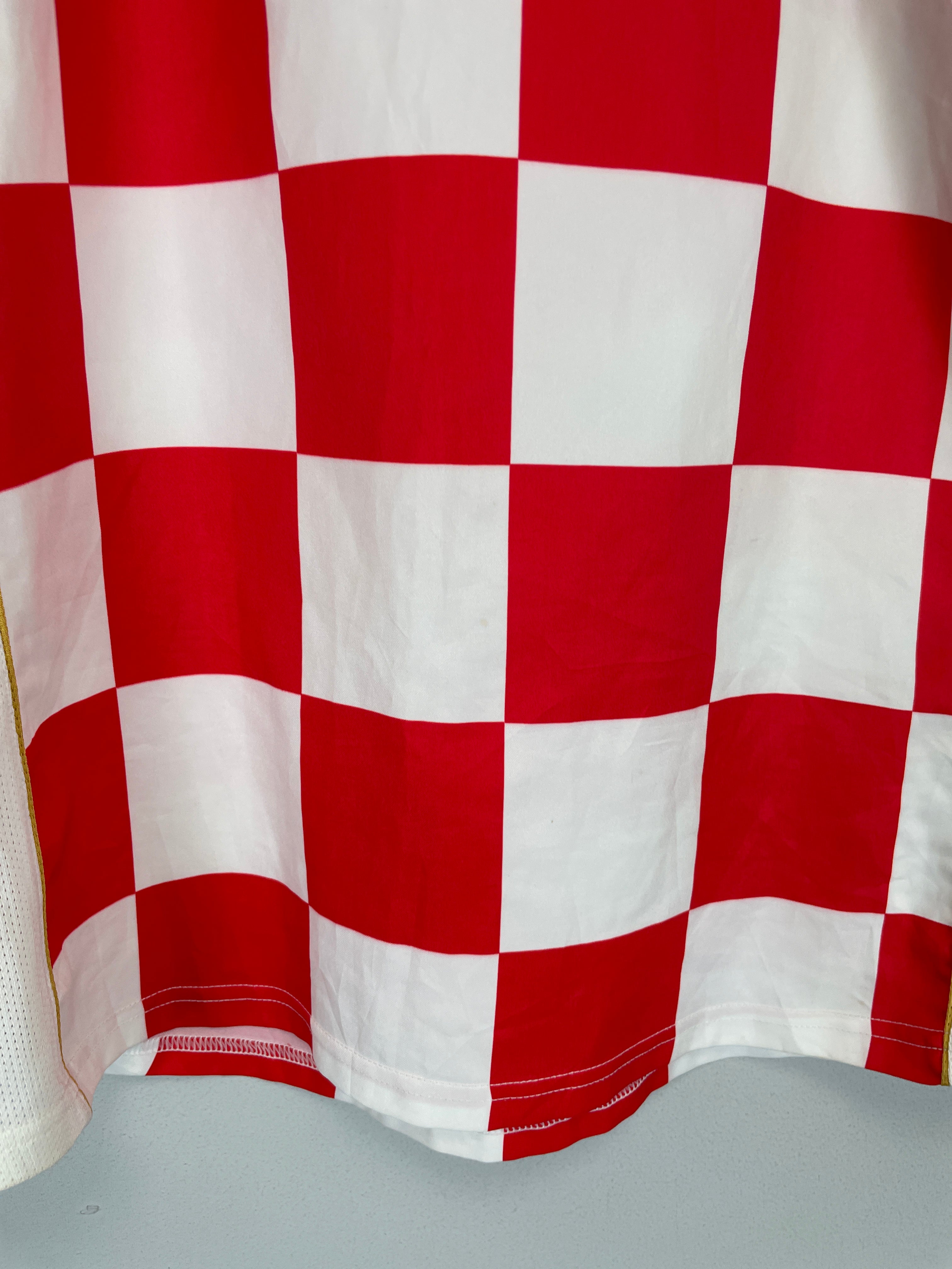 Shop 2004/06 CROATIA HOME SHIRT (M) NIKE, classic football shirts, vintage football shirts & retro soccer jerseys at Cult Kits