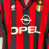 Shop 1996/97 AC MILAN BAGGIO #18 HOME SHIRT (L) LOTTO, classic football shirts, vintage football shirts & retro soccer jerseys at Cult Kits