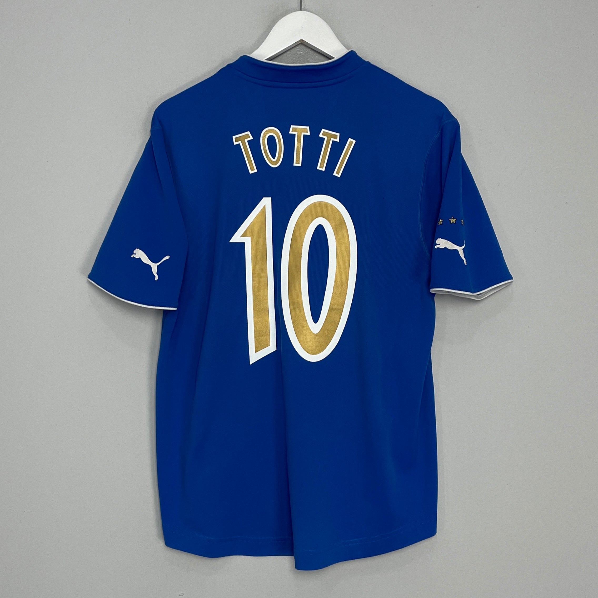 Shop 2003/04 ITALY TOTTI #10 HOME SHIRT (M) PUMA, classic football shirts, vintage football shirts & retro soccer jerseys at Cult Kits