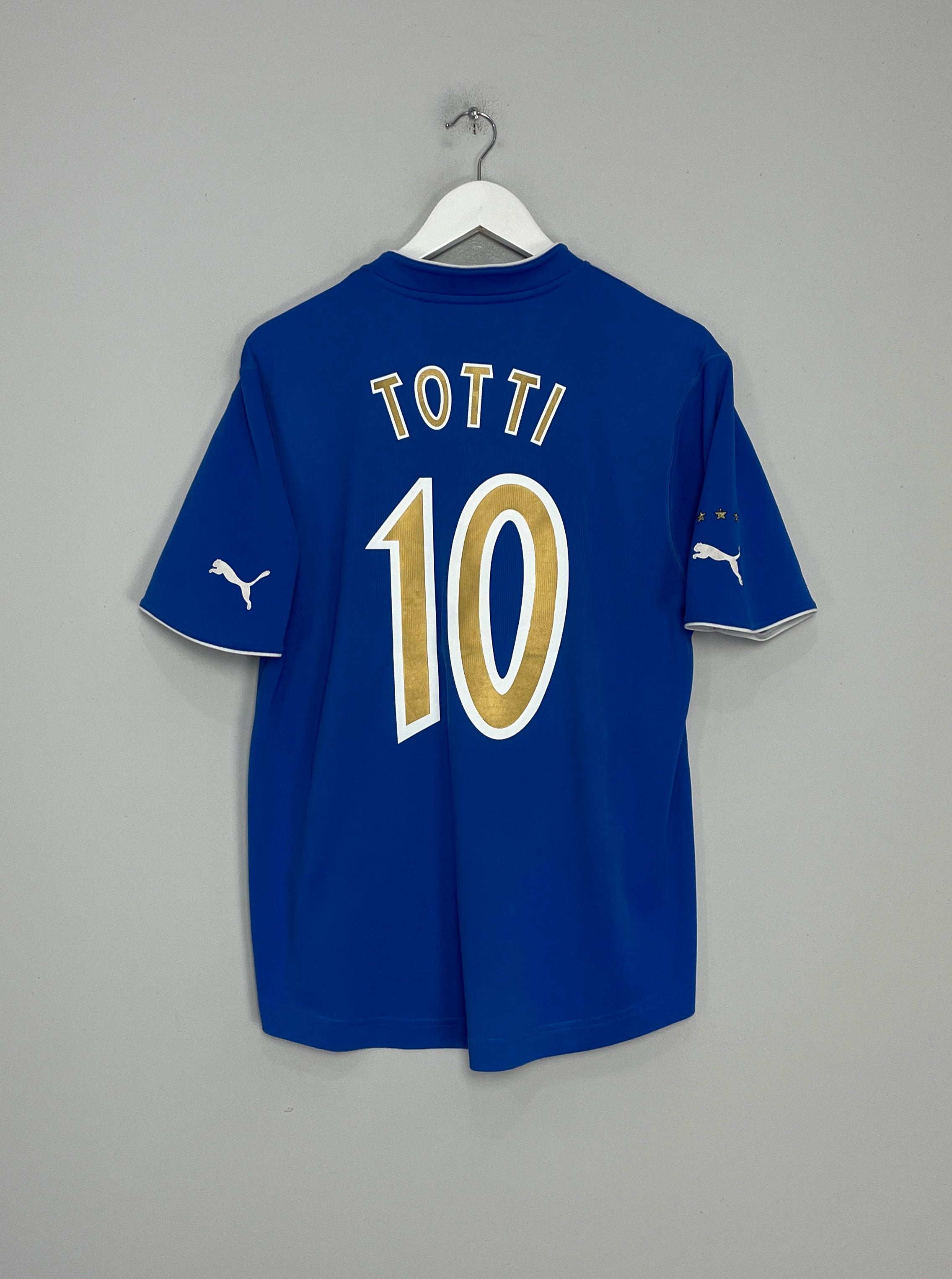 Shop 2003/04 ITALY TOTTI #10 HOME SHIRT (M) PUMA, classic football shirts, vintage football shirts & retro soccer jerseys at Cult Kits