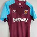 Shop 2017/18 WEST HAM CHICHARITO #17 HOME SHIRT (M) UMBRO, classic football shirts, vintage football shirts & retro soccer jerseys at Cult Kits