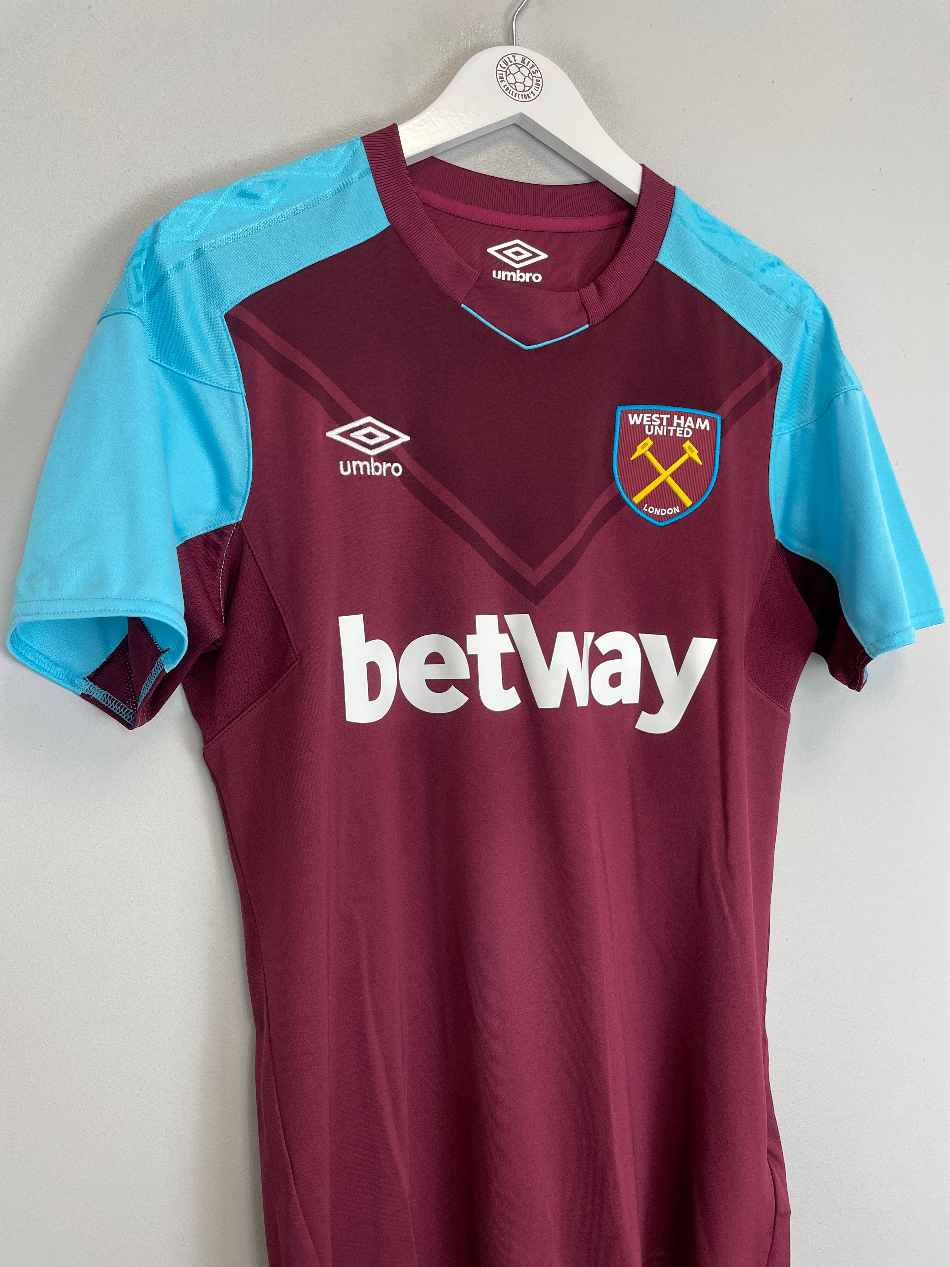 Shop 2017/18 WEST HAM CHICHARITO #17 HOME SHIRT (M) UMBRO, classic football shirts, vintage football shirts & retro soccer jerseys at Cult Kits