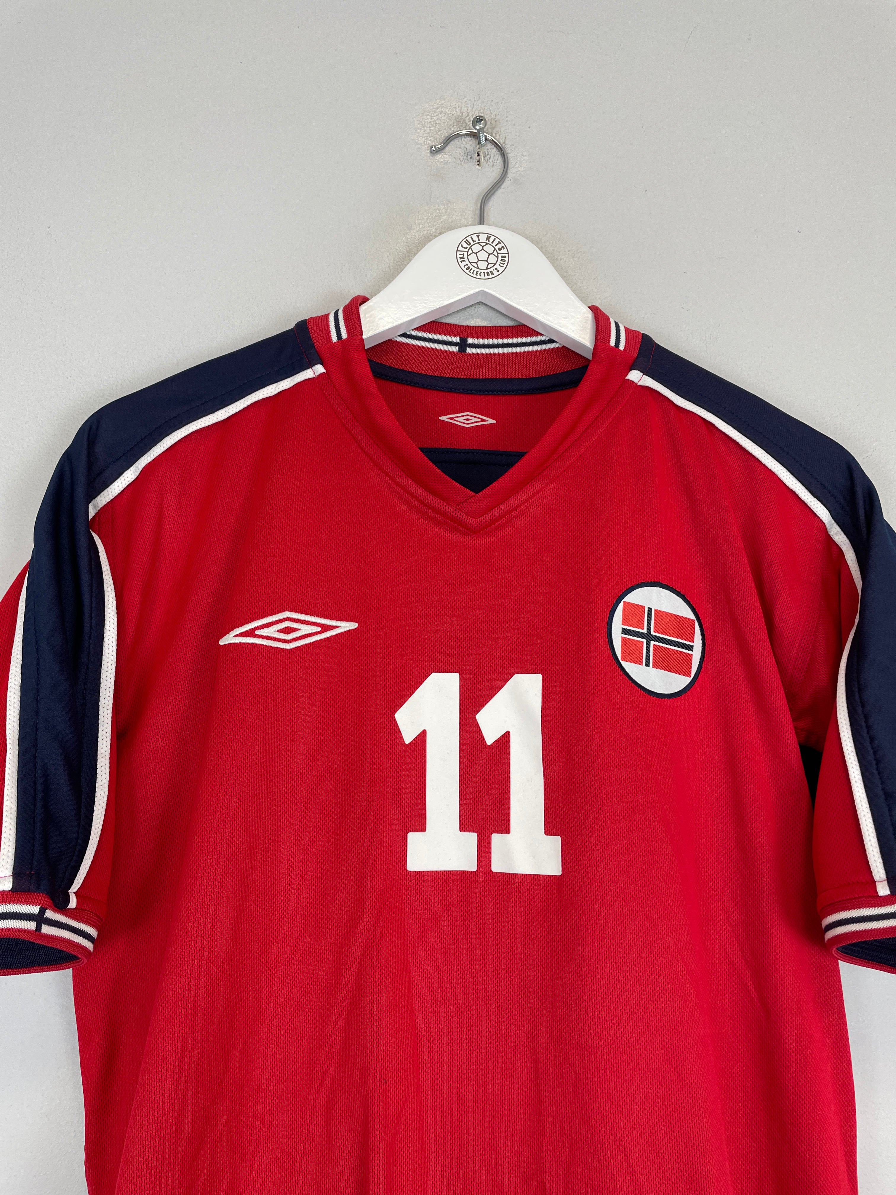 Shop 2003/04 NORWAY RIISE #11 HOME SHIRT (M) UMBRO, classic football shirts, vintage football shirts & retro soccer jerseys at Cult Kits