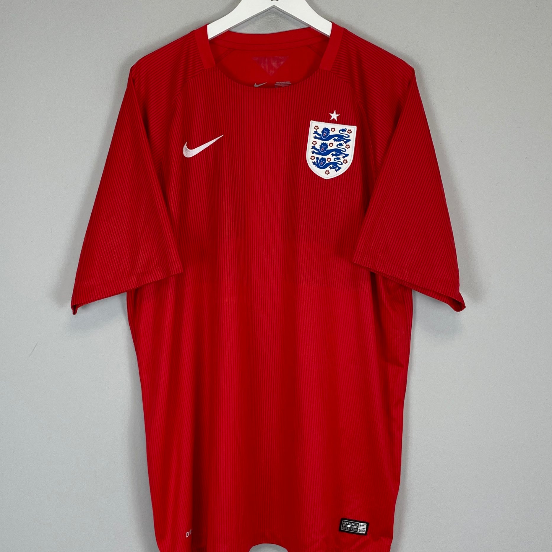 Shop 2014/15 ENGLAND AWAY SHIRT (XXL) NIKE, classic football shirts, vintage football shirts & retro soccer jerseys at Cult Kits