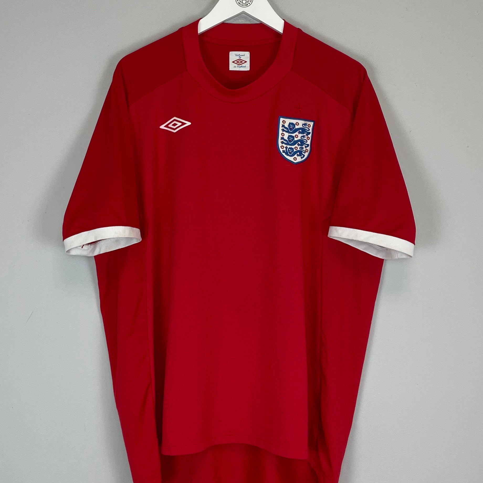 Shop 2010/12 ENGLAND AWAY SHIRT (XL) UMBRO, classic football shirts, vintage football shirts & retro soccer jerseys at Cult Kits