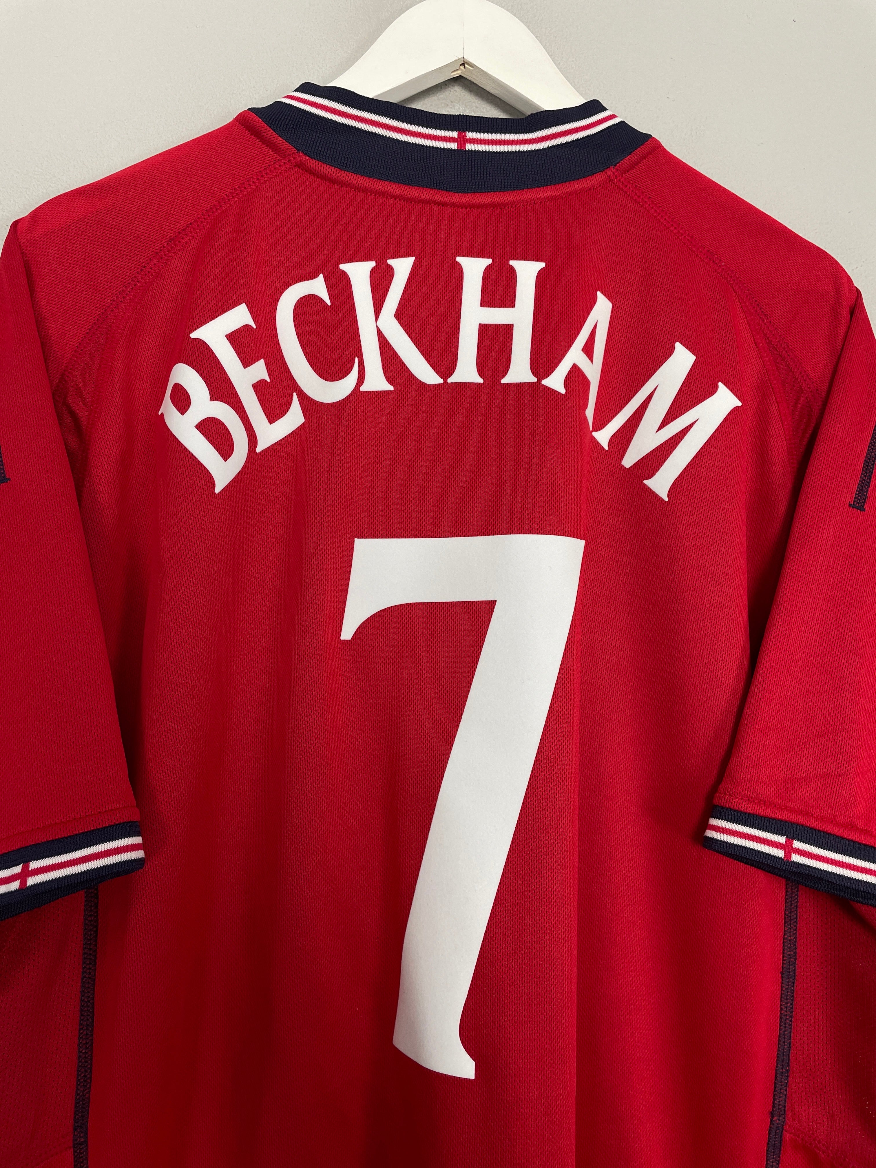 Shop 2002/04 ENGLAND BECKHAM #7 AWAY SHIRT (XL) UMBRO, classic football shirts, vintage football shirts & retro soccer jerseys at Cult Kits