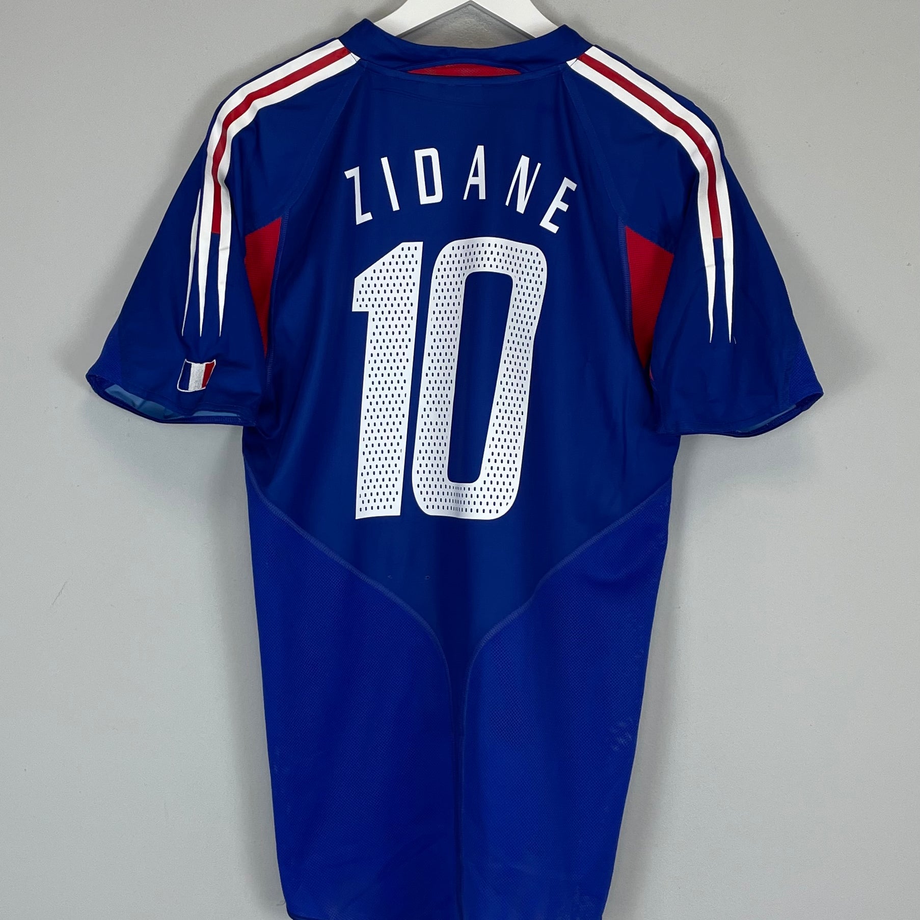Shop 2004/06 FRANCE ZIDANE #10 HOME SHIRT (M) ADIDAS, classic football shirts, vintage football shirts & retro soccer jerseys at Cult Kits