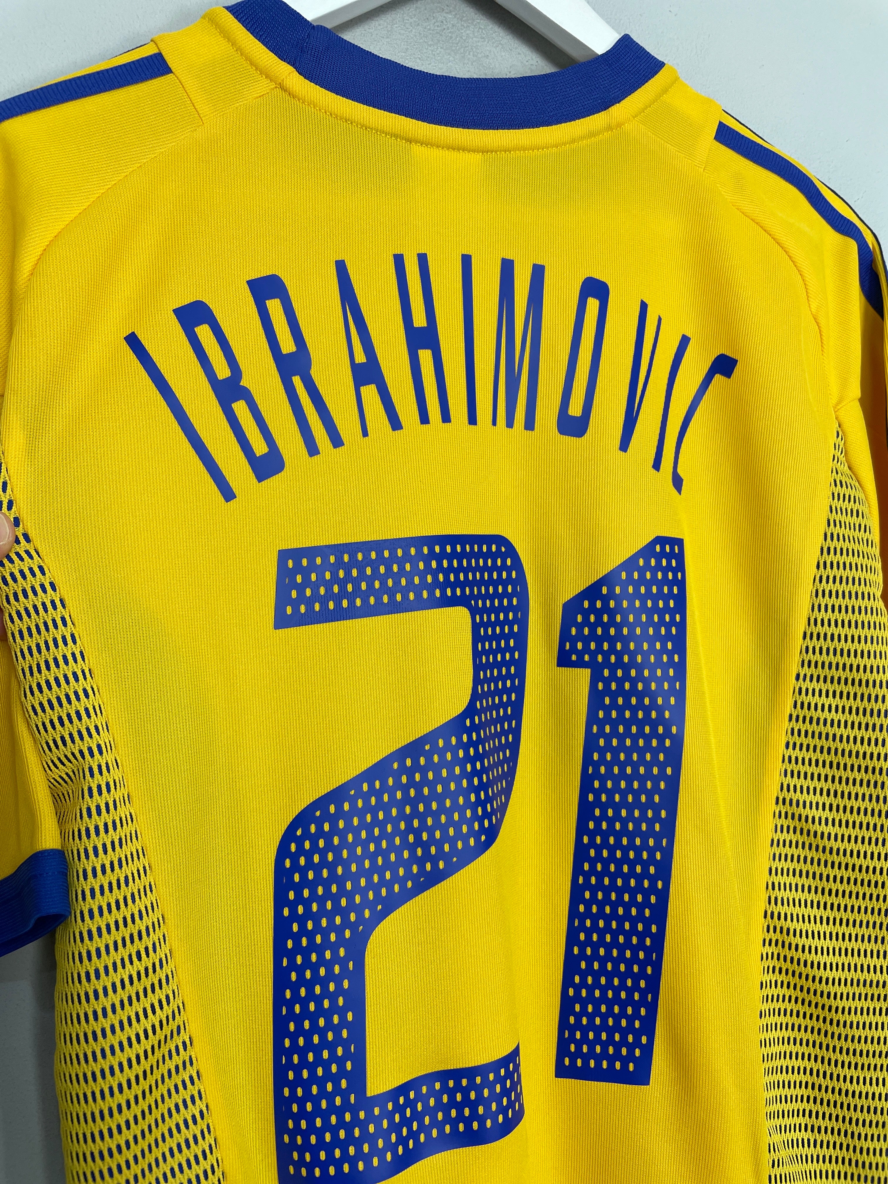 Shop 2002/03 SWEDEN IBRAHIMOVIC #21 HOME SHIRT (L) ADIDAS, classic football shirts, vintage football shirts & retro soccer jerseys at Cult Kits