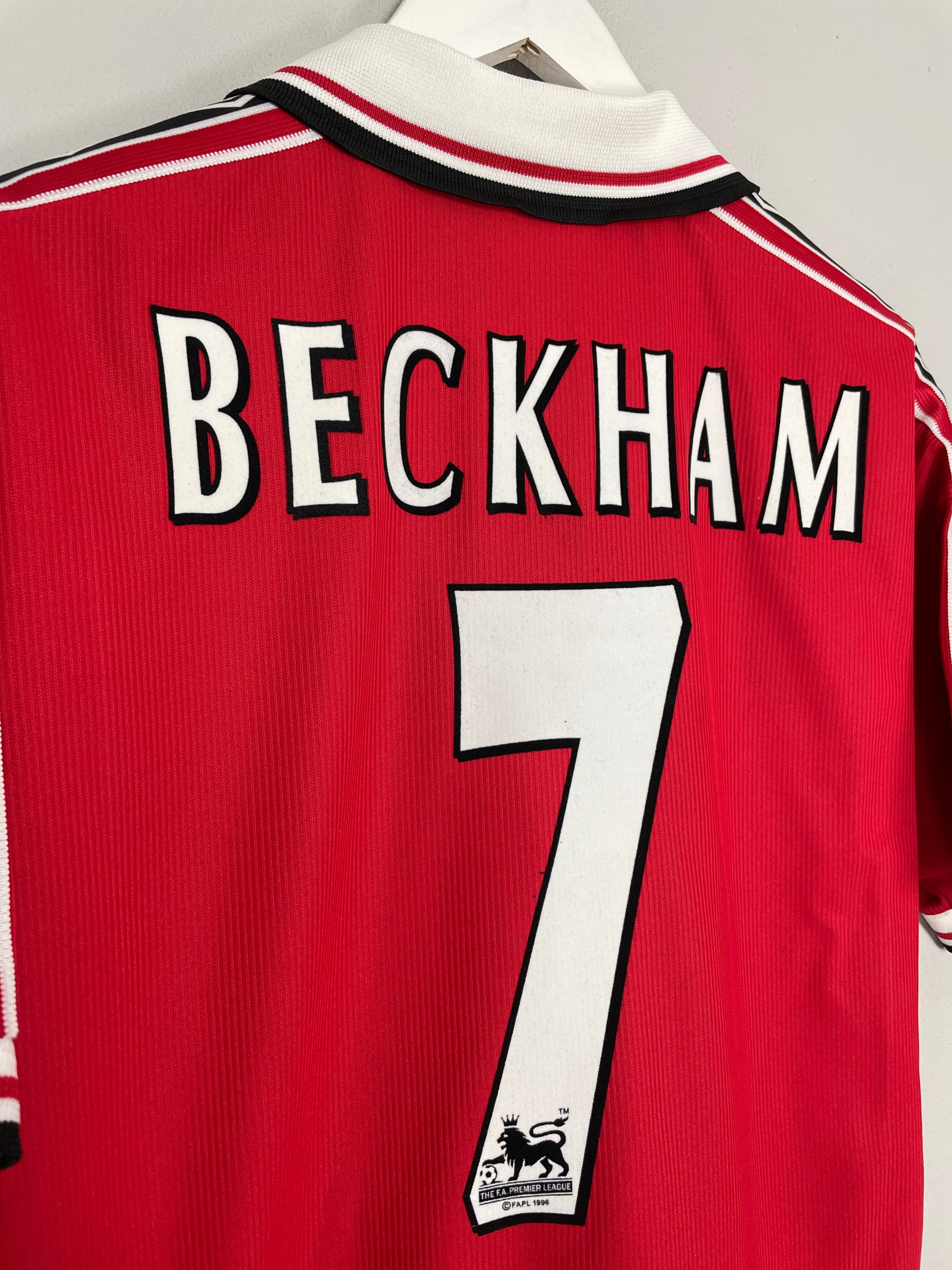 Shop 1998/00 MANCHESTER UNITED BECKHAM #7 HOME SHIRT (L) UMBRO, classic football shirts, vintage football shirts & retro soccer jerseys at Cult Kits