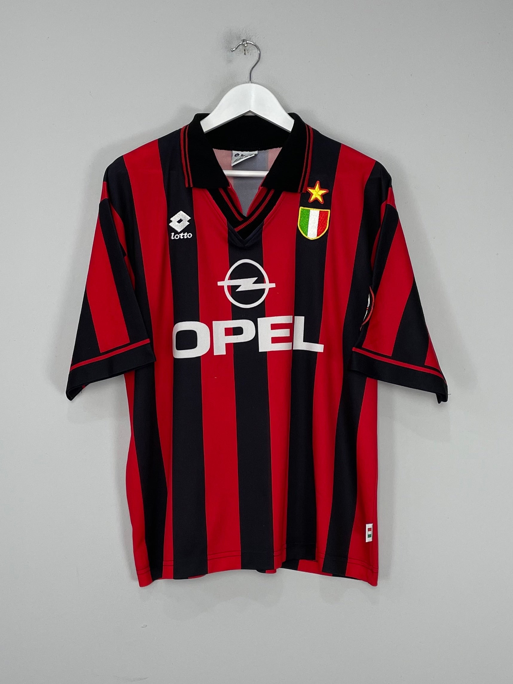 Shop 1996/97 AC MILAN BAGGIO #18 HOME SHIRT (L) LOTTO, classic football shirts, vintage football shirts & retro soccer jerseys at Cult Kits