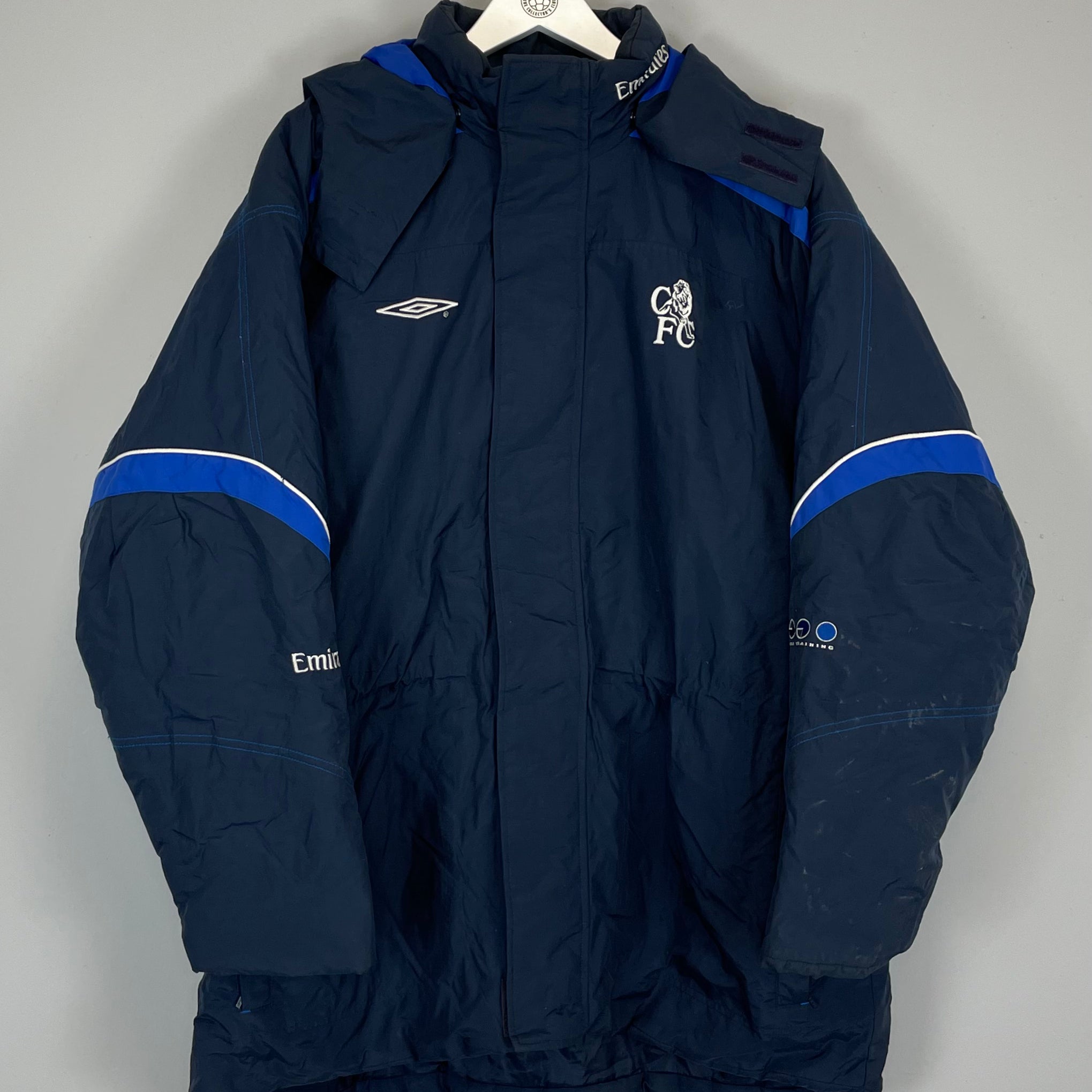 Shop 2001/02 CHELSEA BENCH COAT (L) UMBRO, classic football shirts, vintage football shirts & retro soccer jerseys at Cult Kits