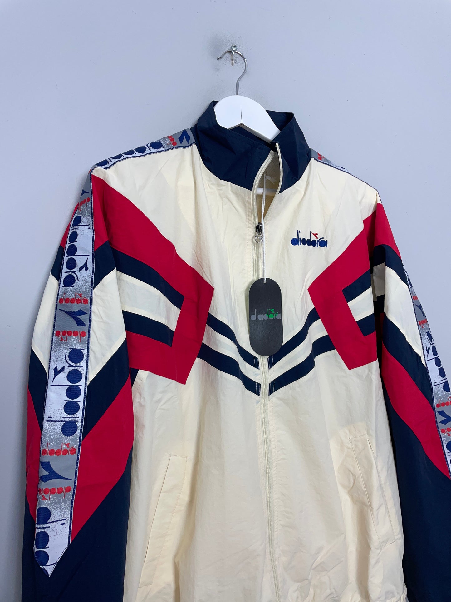 DIADORA *BNWT* MVB IVORY TRACK JACKET (MULTIPLE SIZES)