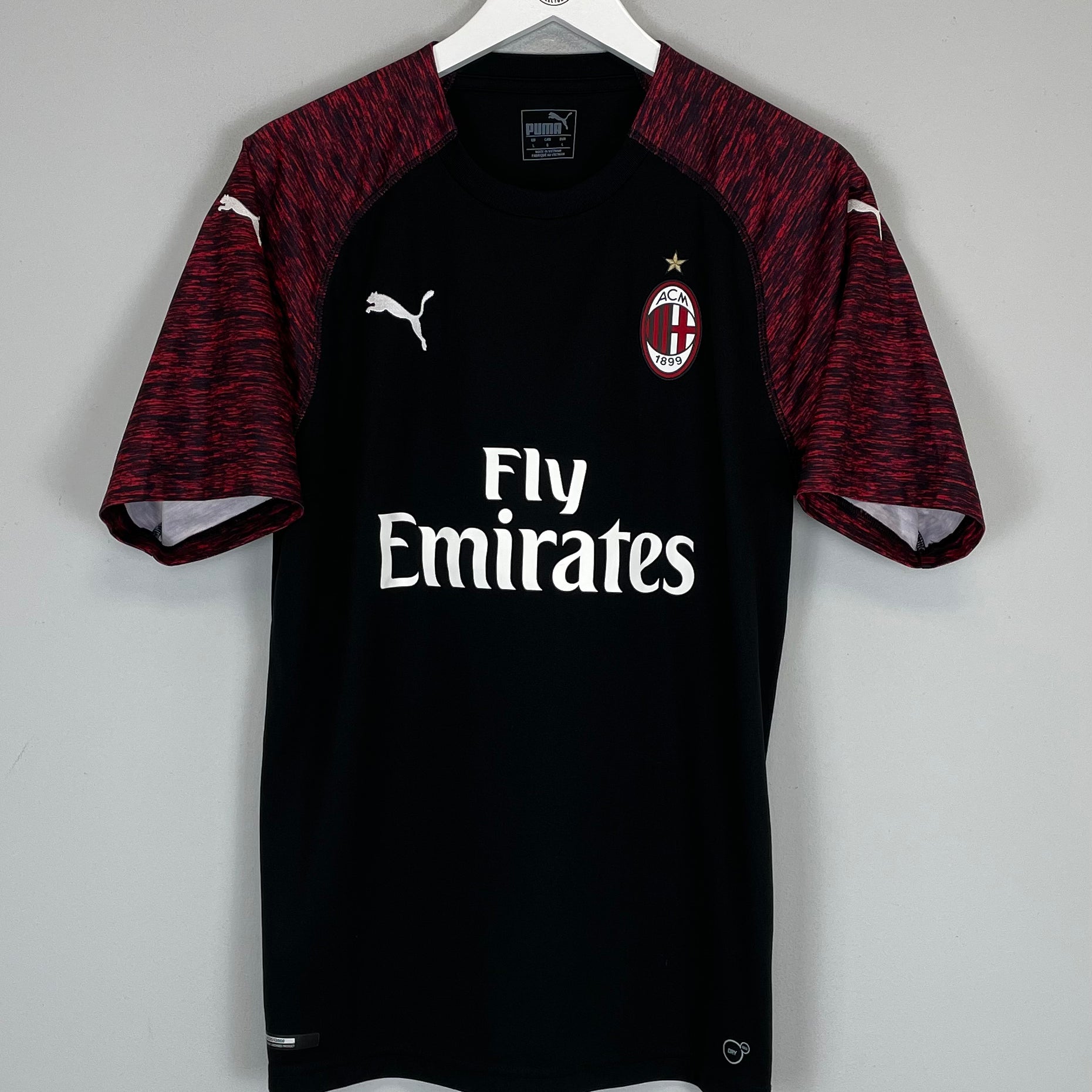 Shop 2018/19 AC MILAN THIRD SHIRT (L) PUMA, classic football shirts, vintage football shirts & retro soccer jerseys at Cult Kits